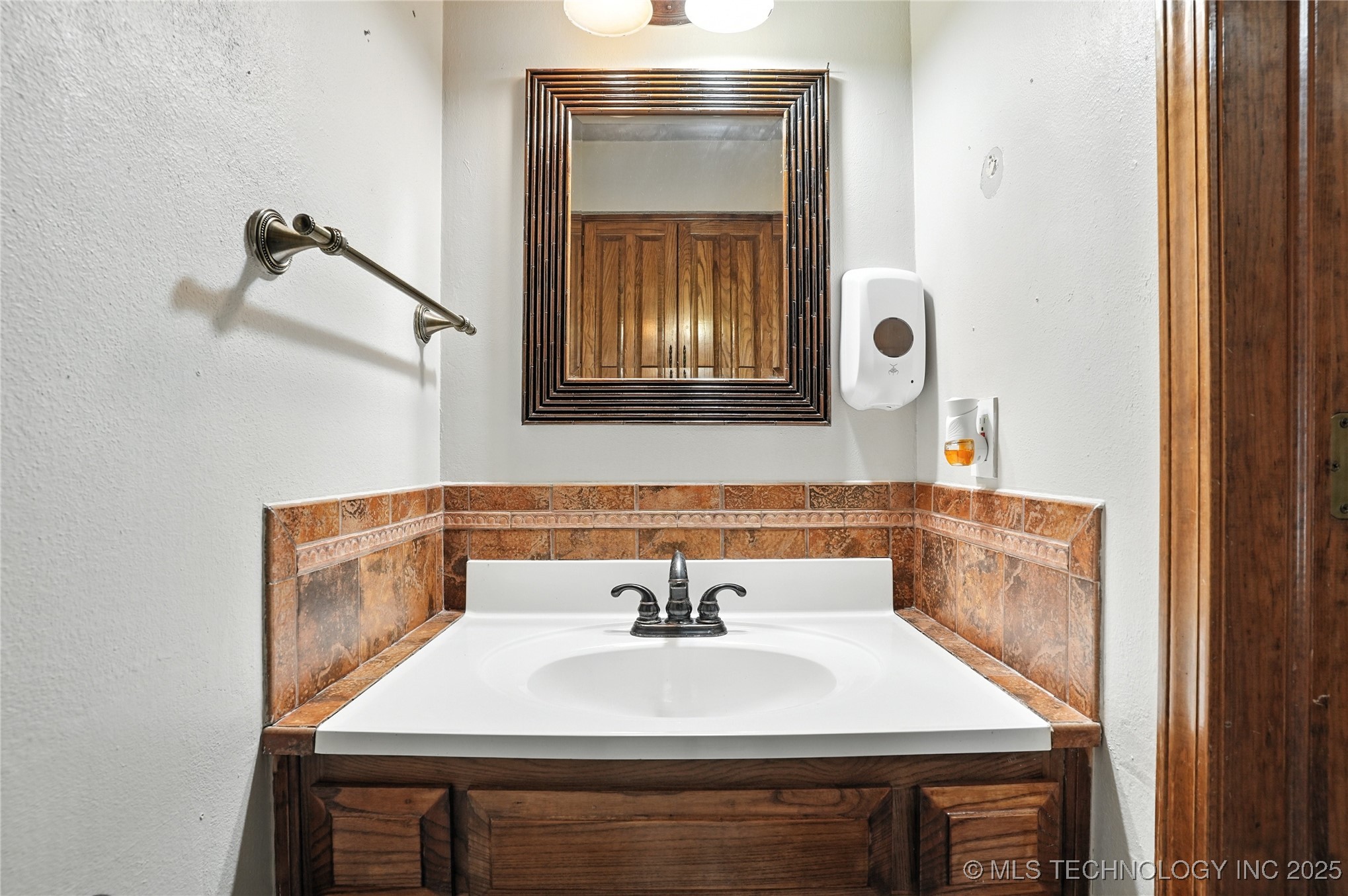 408 E Kingsport Street Property Photo 10