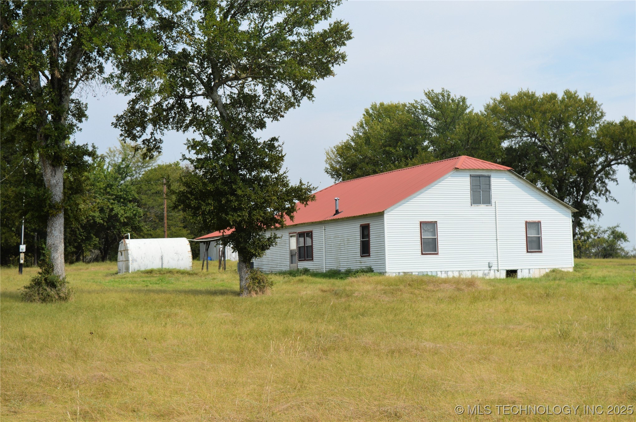 837 N 4250 Road Property Photo 2