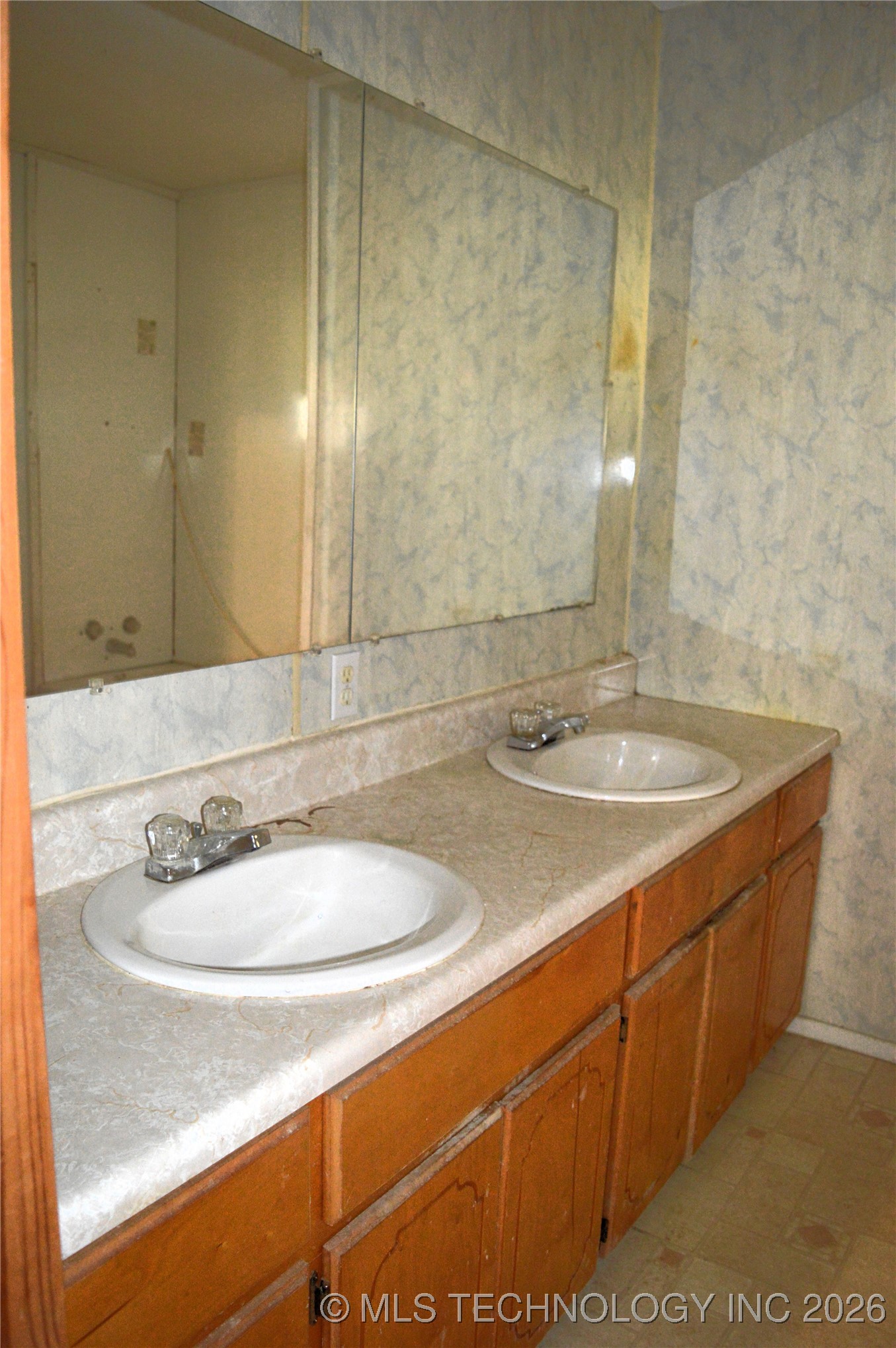 837 N 4250 Road Property Photo 13