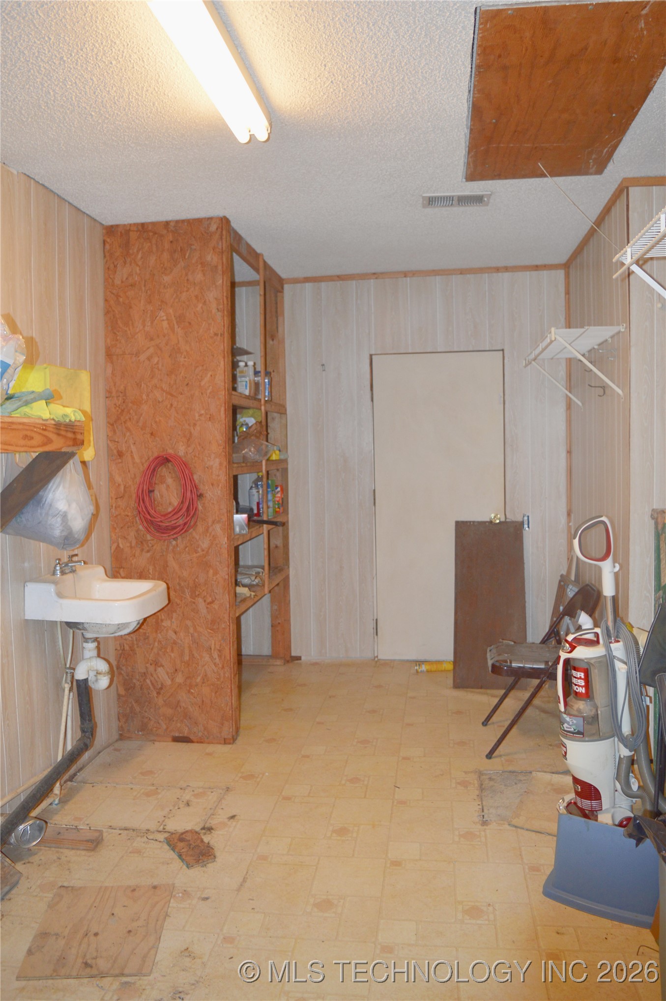 837 N 4250 Road Property Photo 17