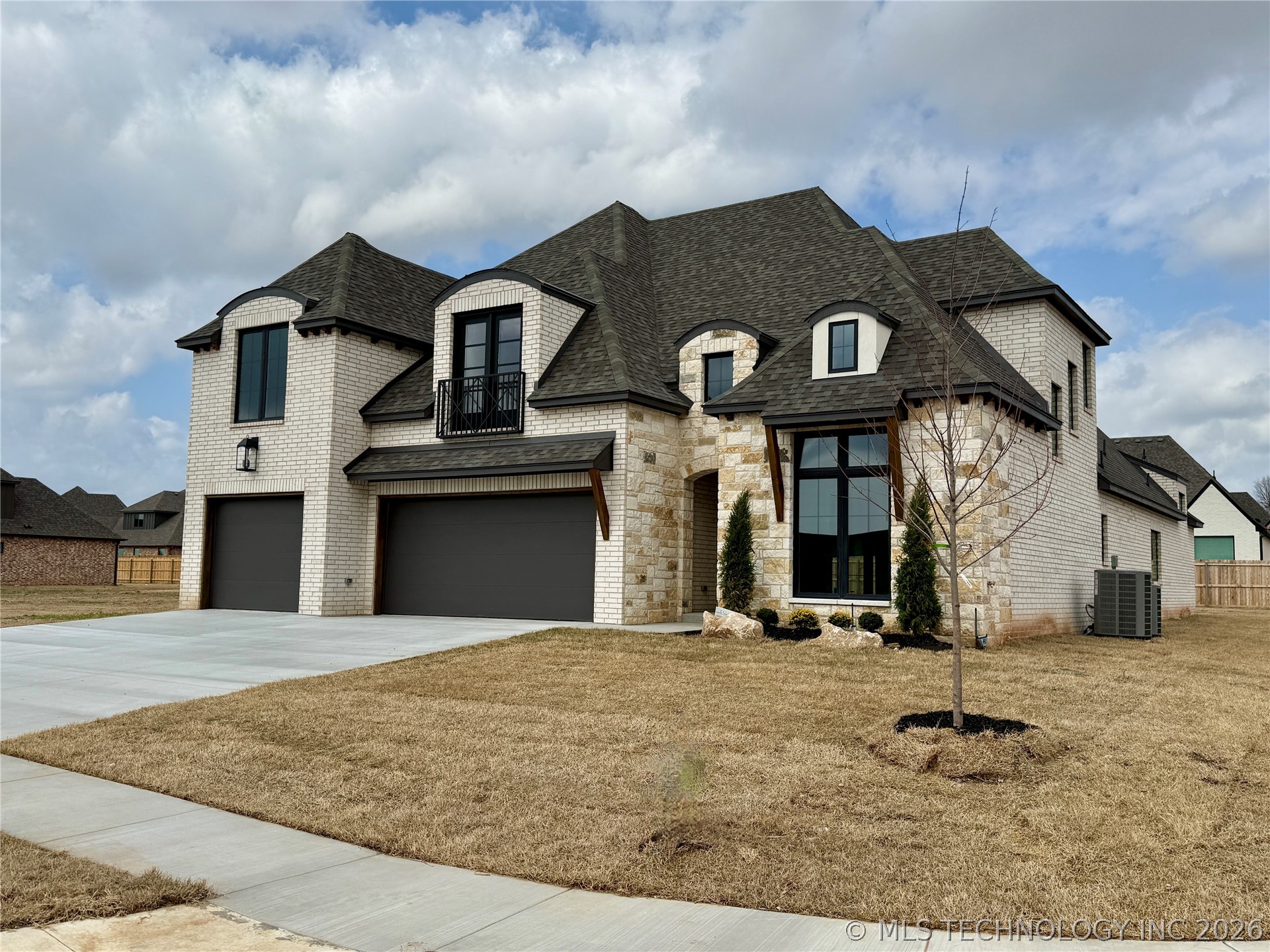 2839 E 142nd Street S Property Photo 2