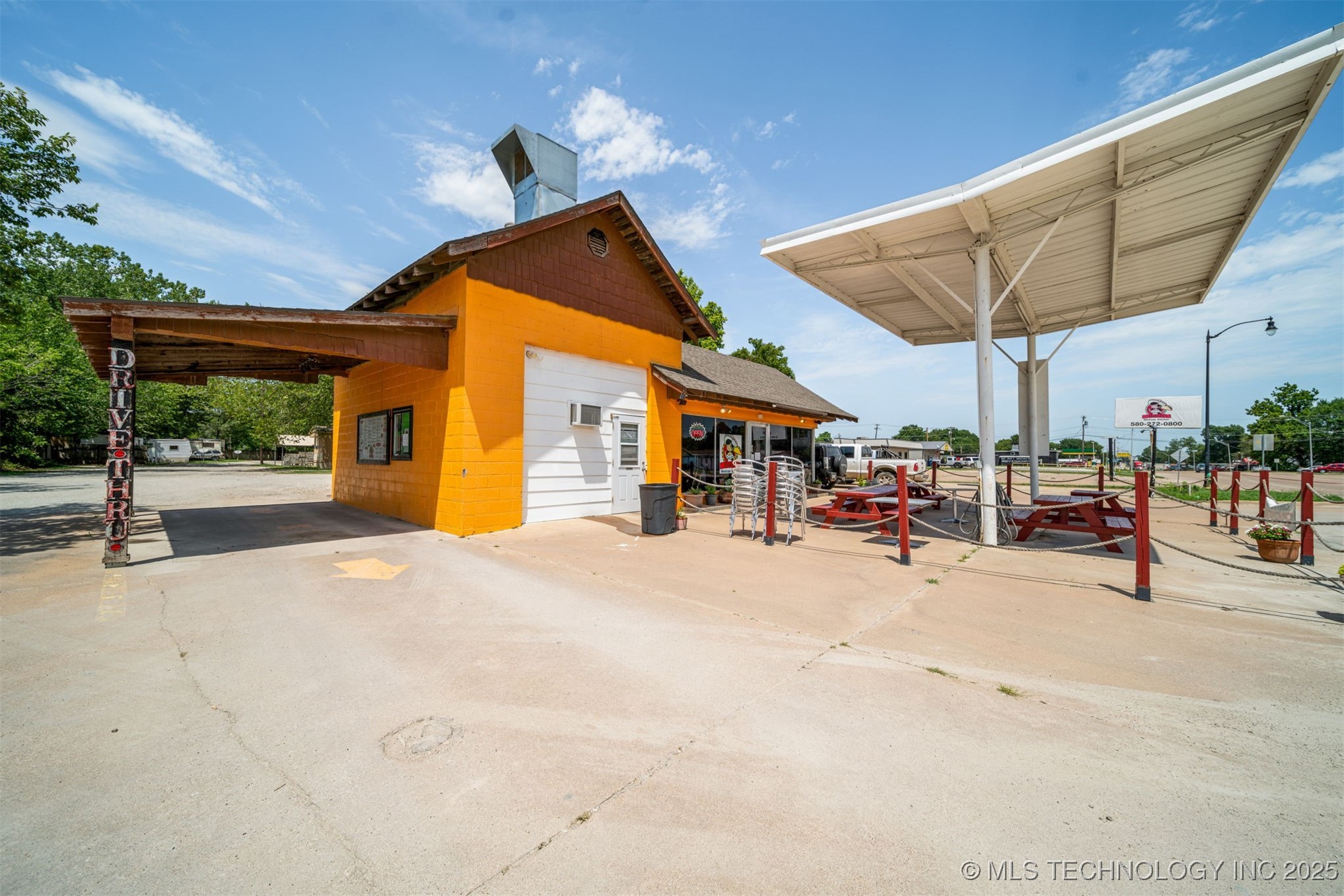 1028 W Main Property Photo 1