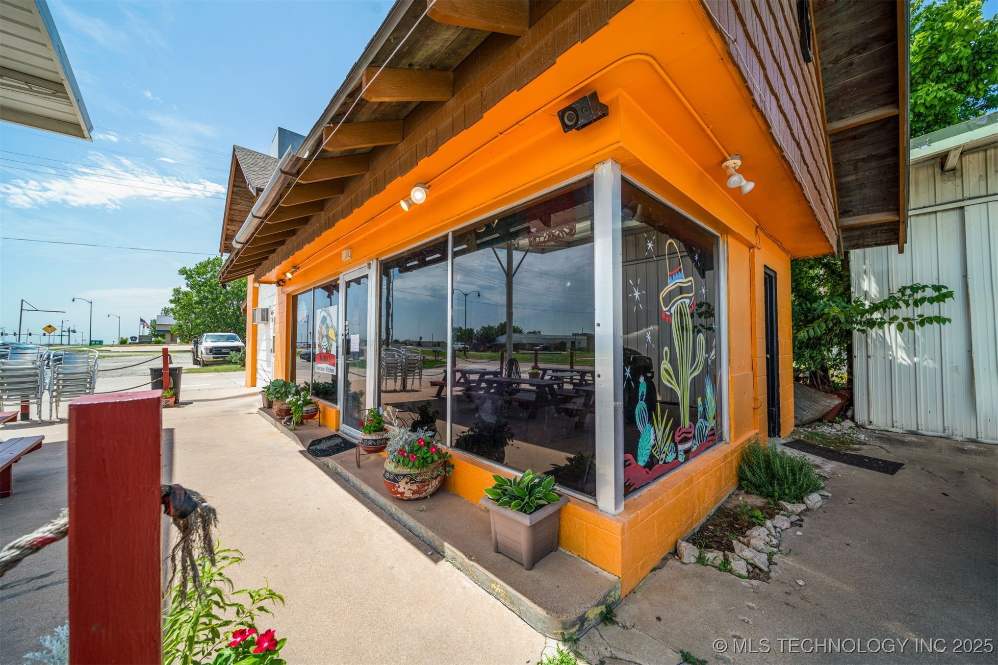 1028 W Main Property Photo 2