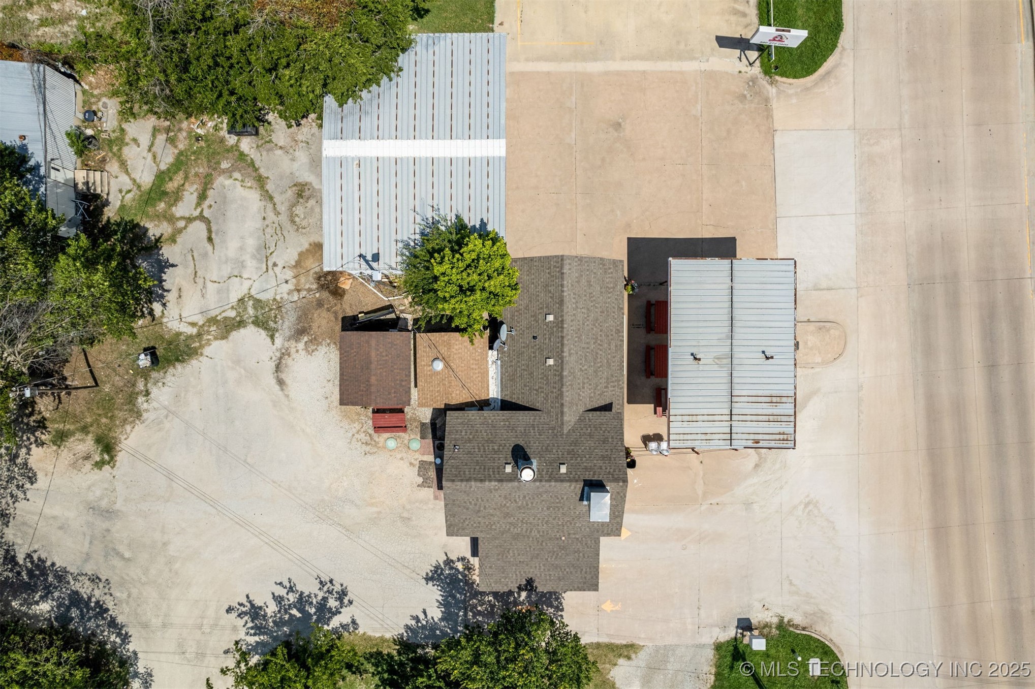 1028 W Main Property Photo 7