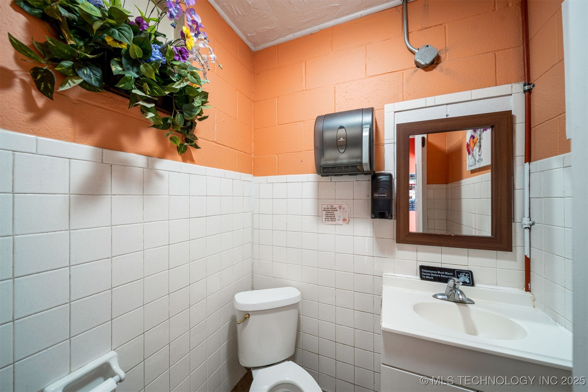 1028 W Main Property Photo 18