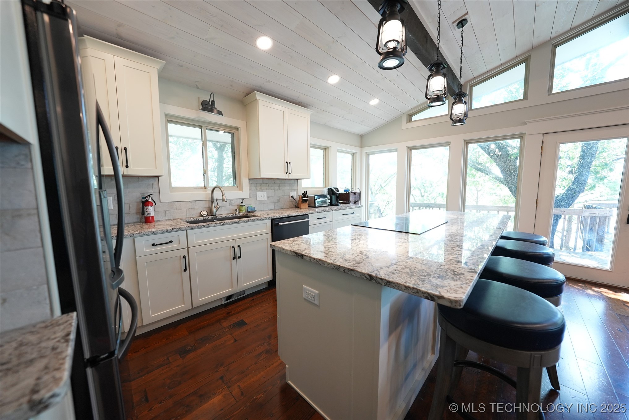 53206 E 341 Loop Property Photo 16