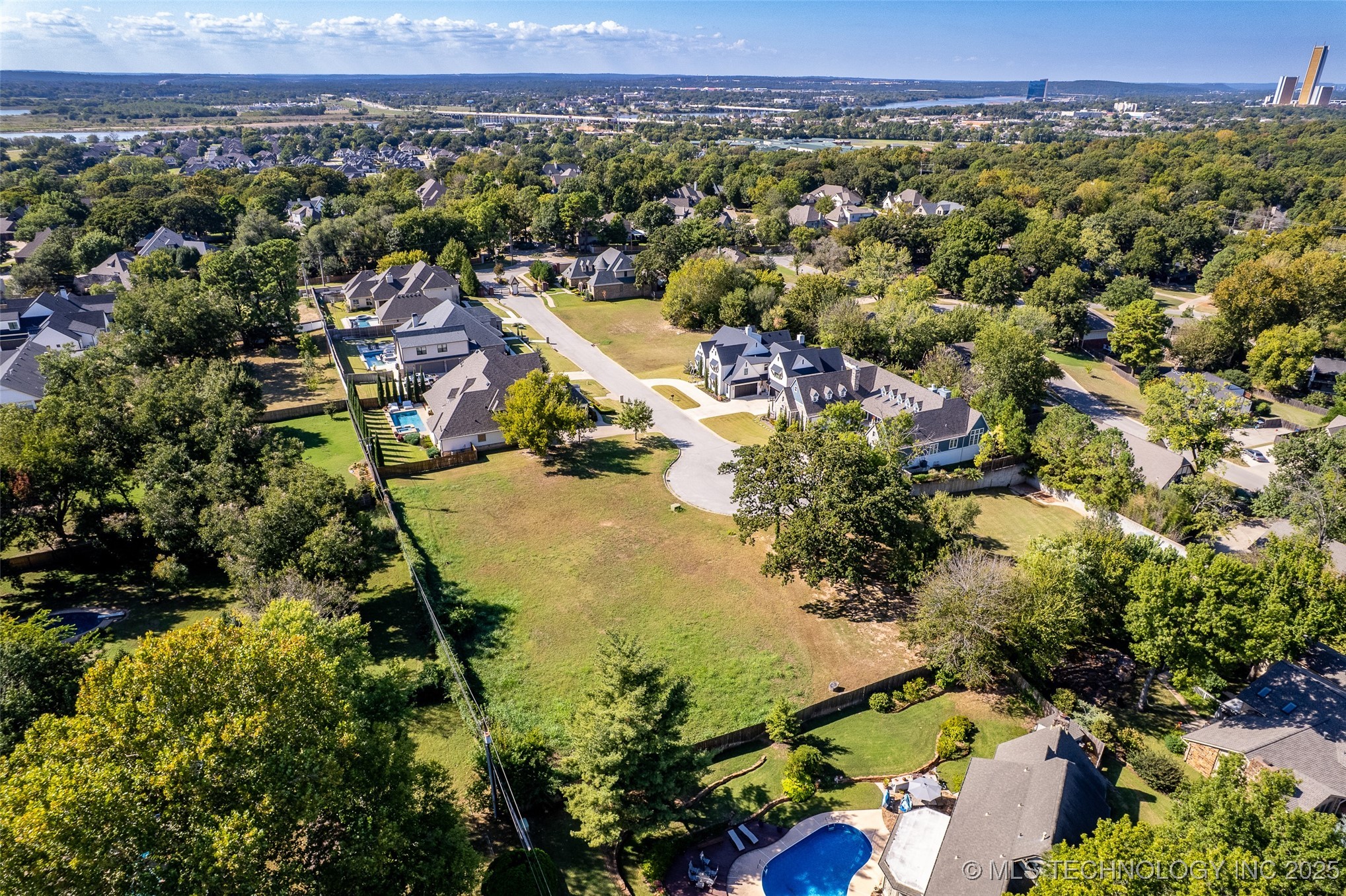 3824 E 103rd Place Property Photo 3