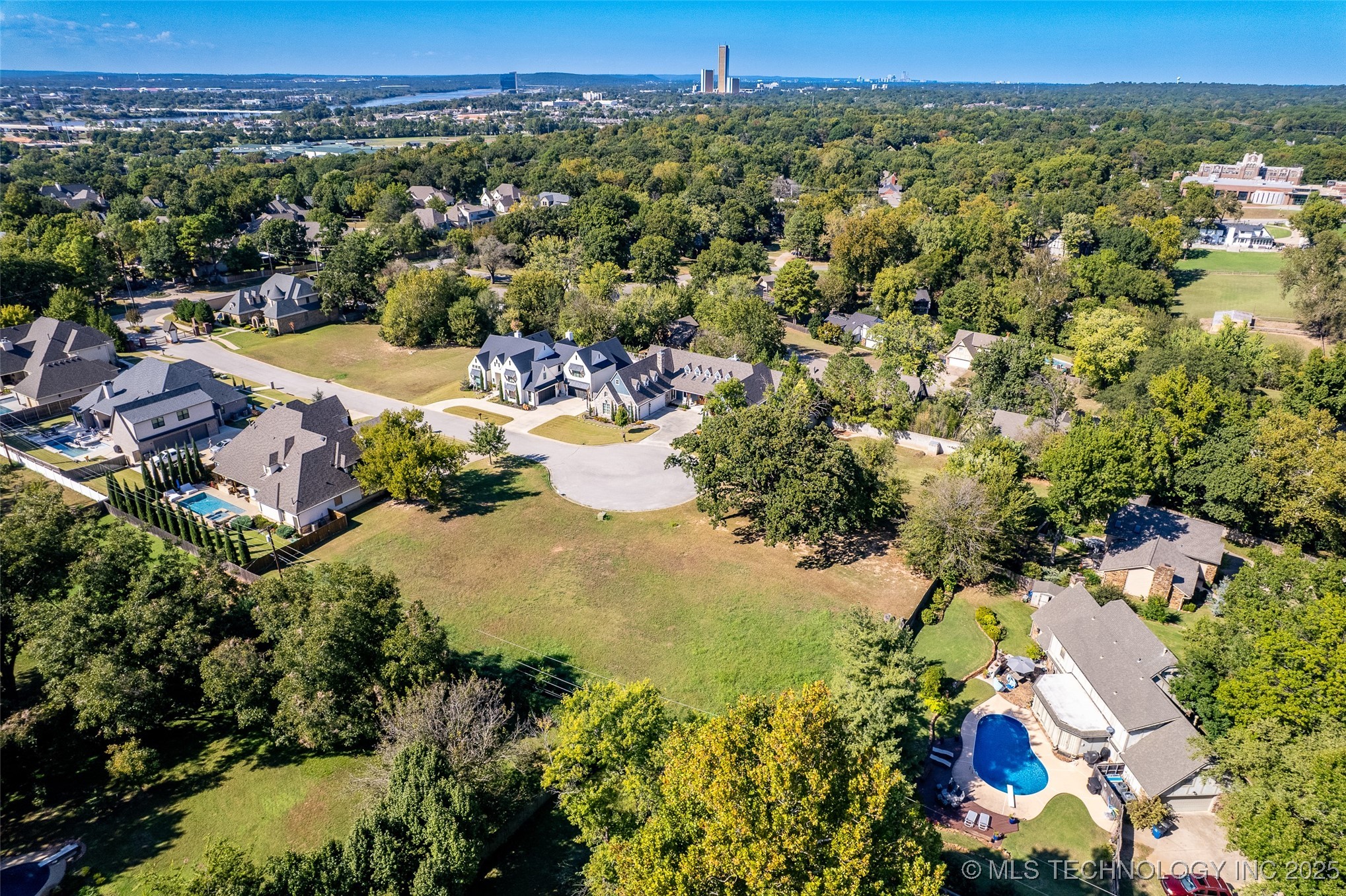 3824 E 103rd Place Property Photo 4