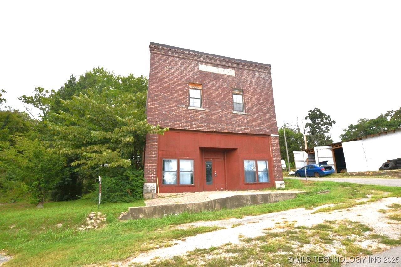 114 Main Street Property Photo 1