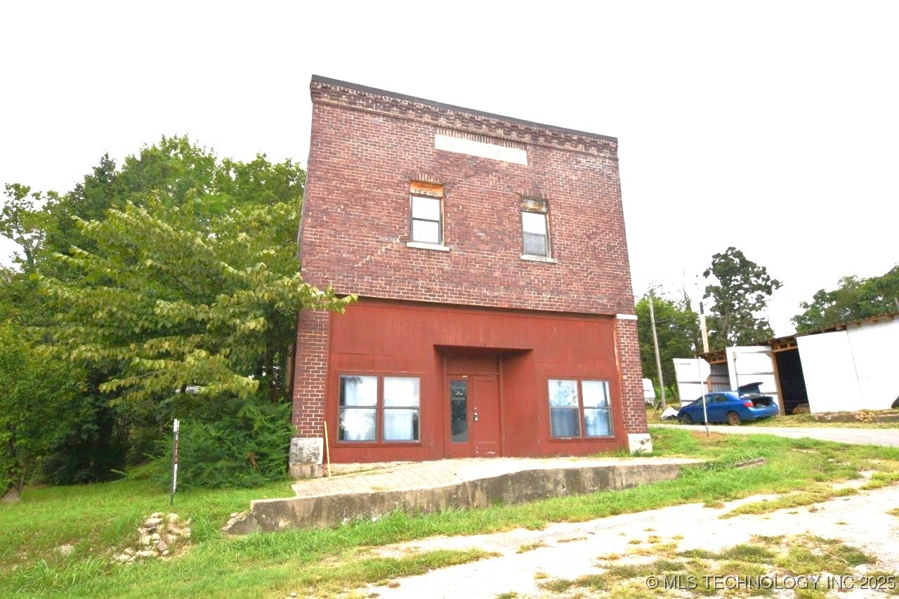 114 Main Street Property Photo 2