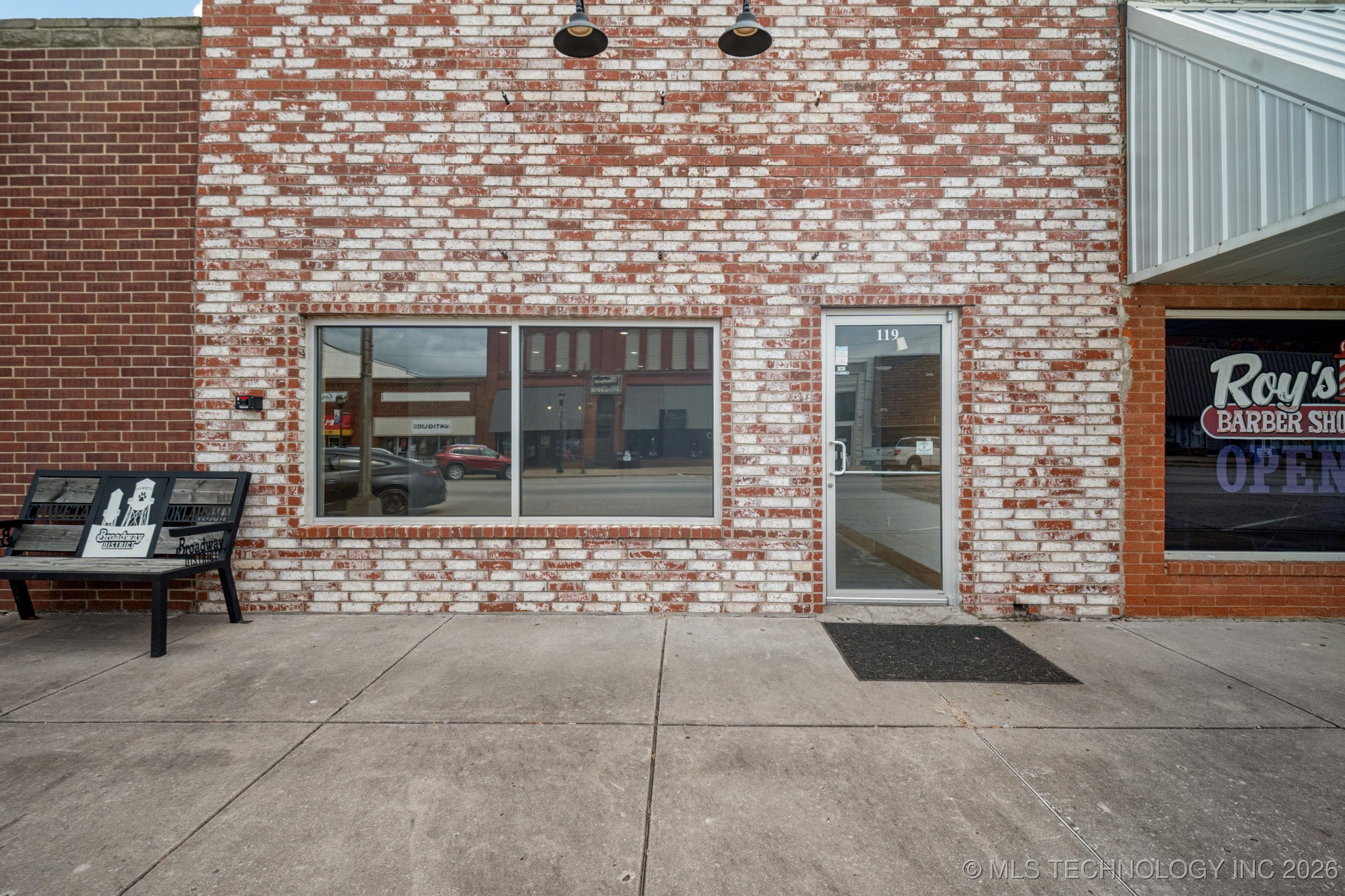 119 N Broadway Street Property Photo 3