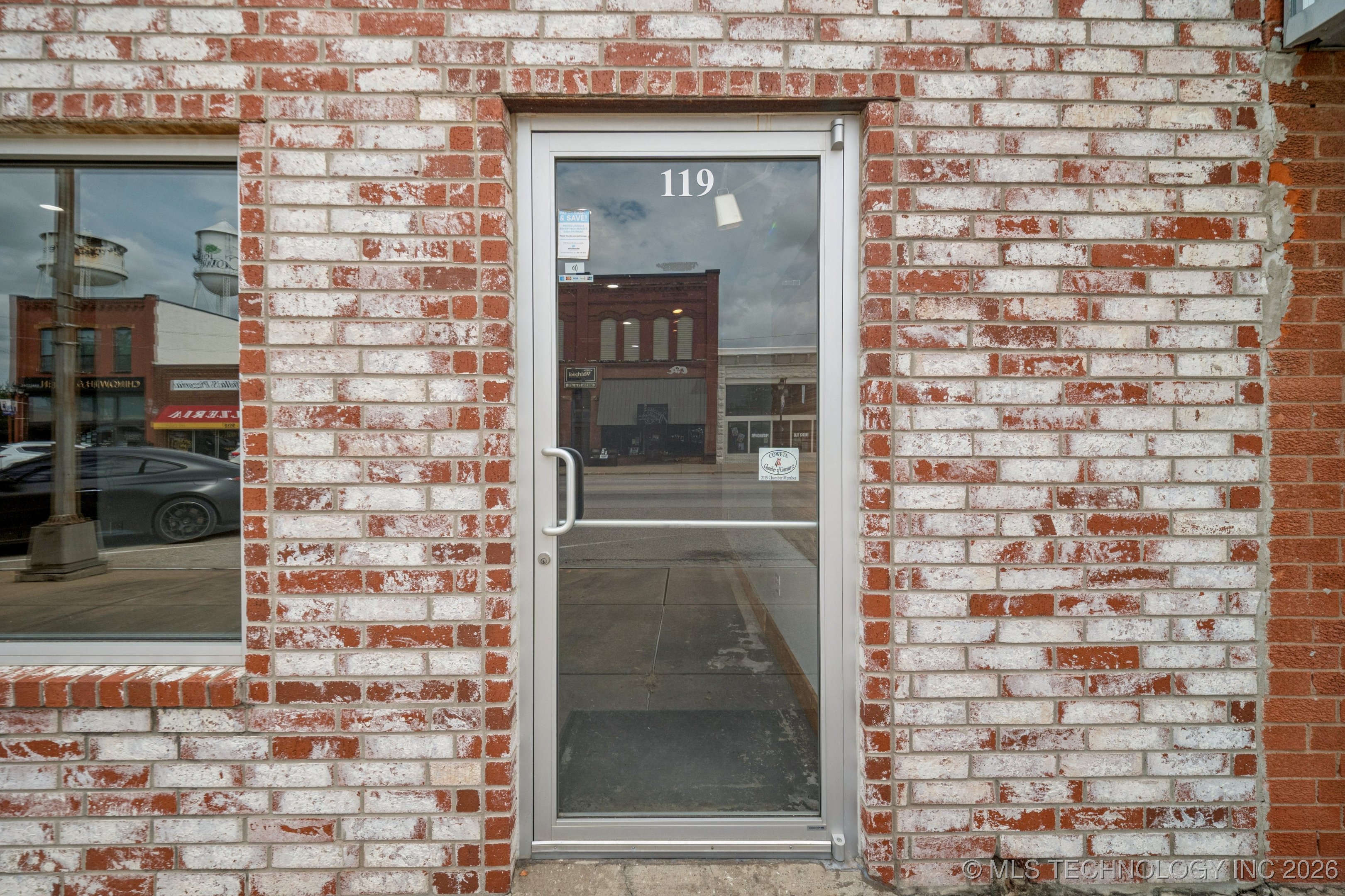 119 N Broadway Street Property Photo 4