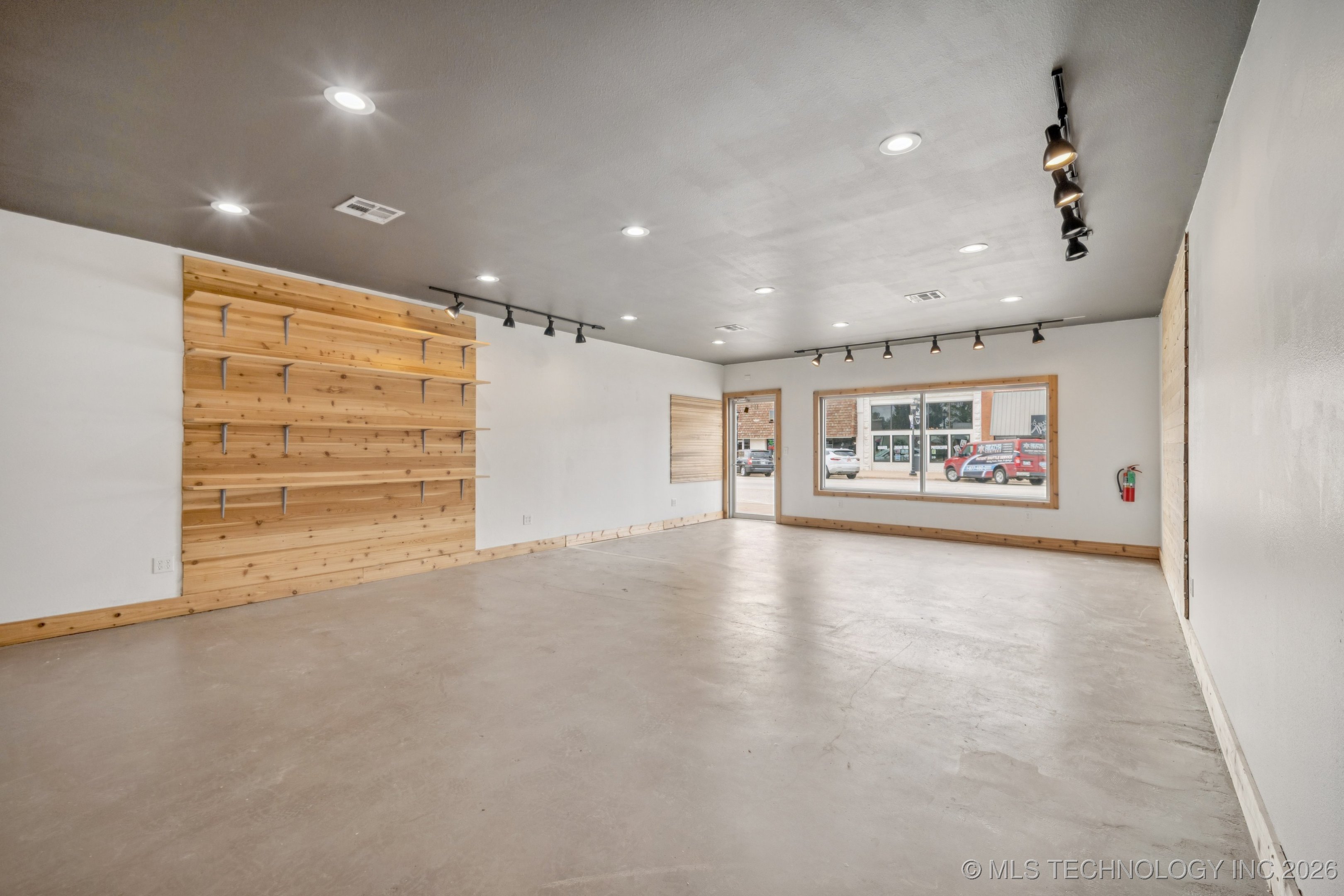 119 N Broadway Street Property Photo 6