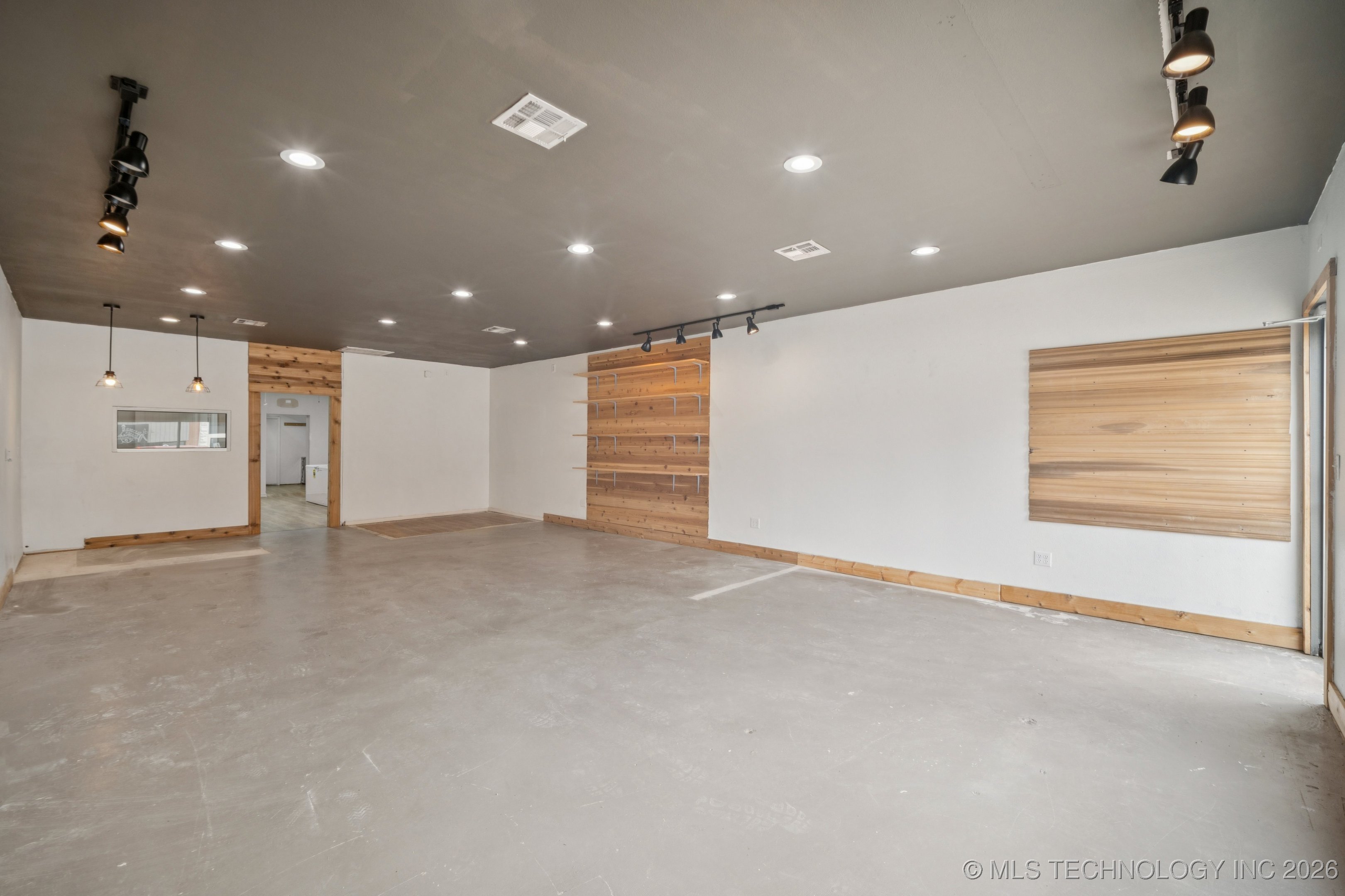 119 N Broadway Street Property Photo 7