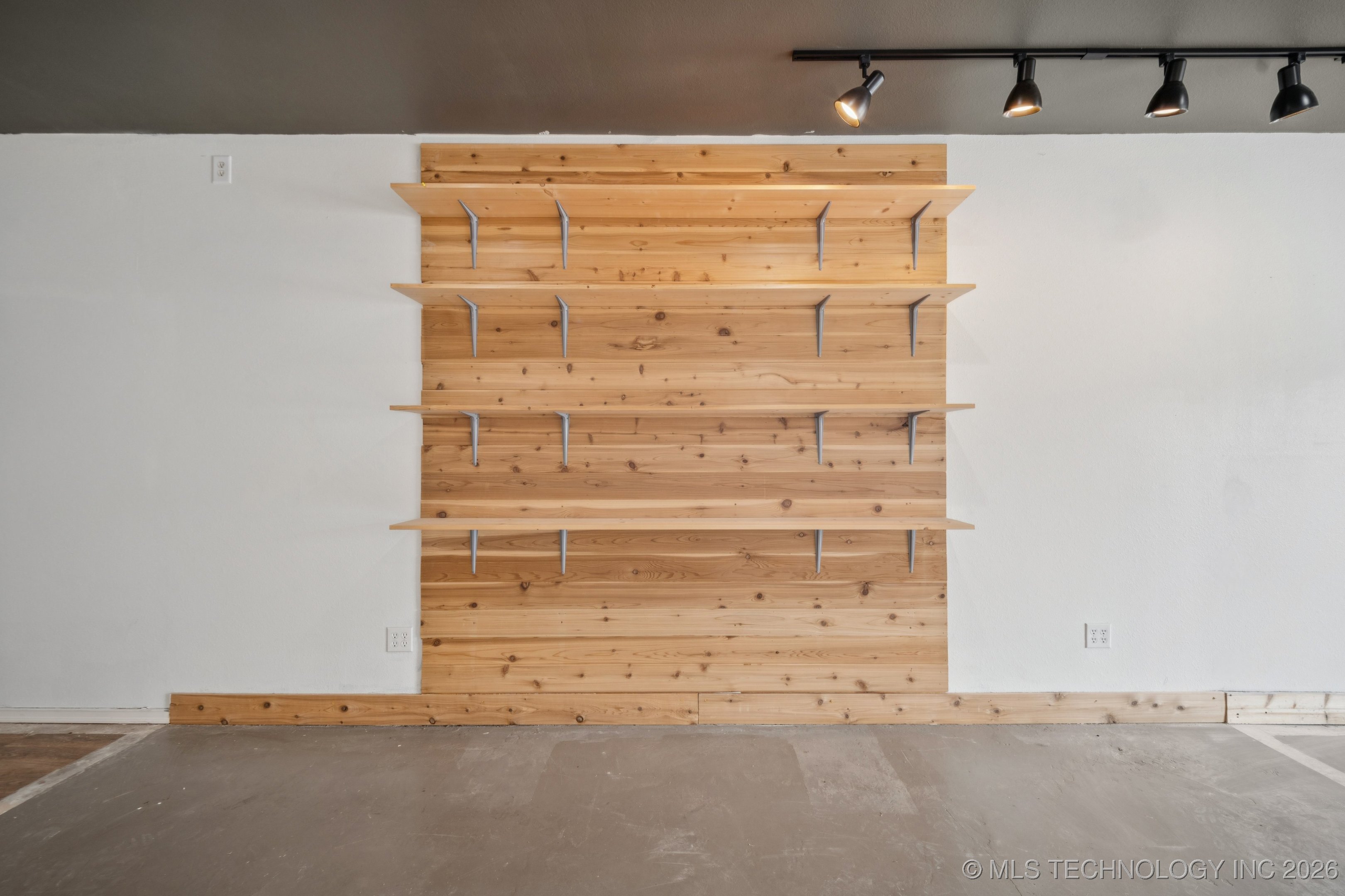 119 N Broadway Street Property Photo 8