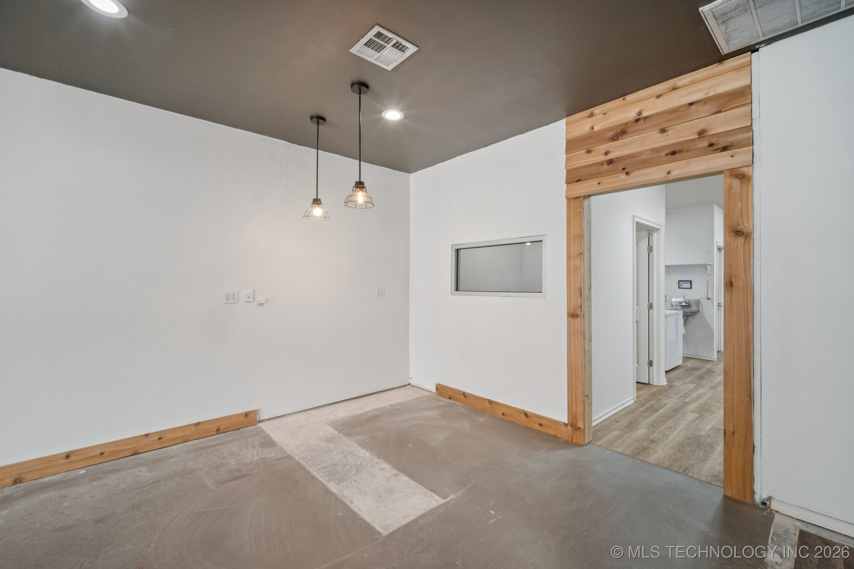 119 N Broadway Street Property Photo 9