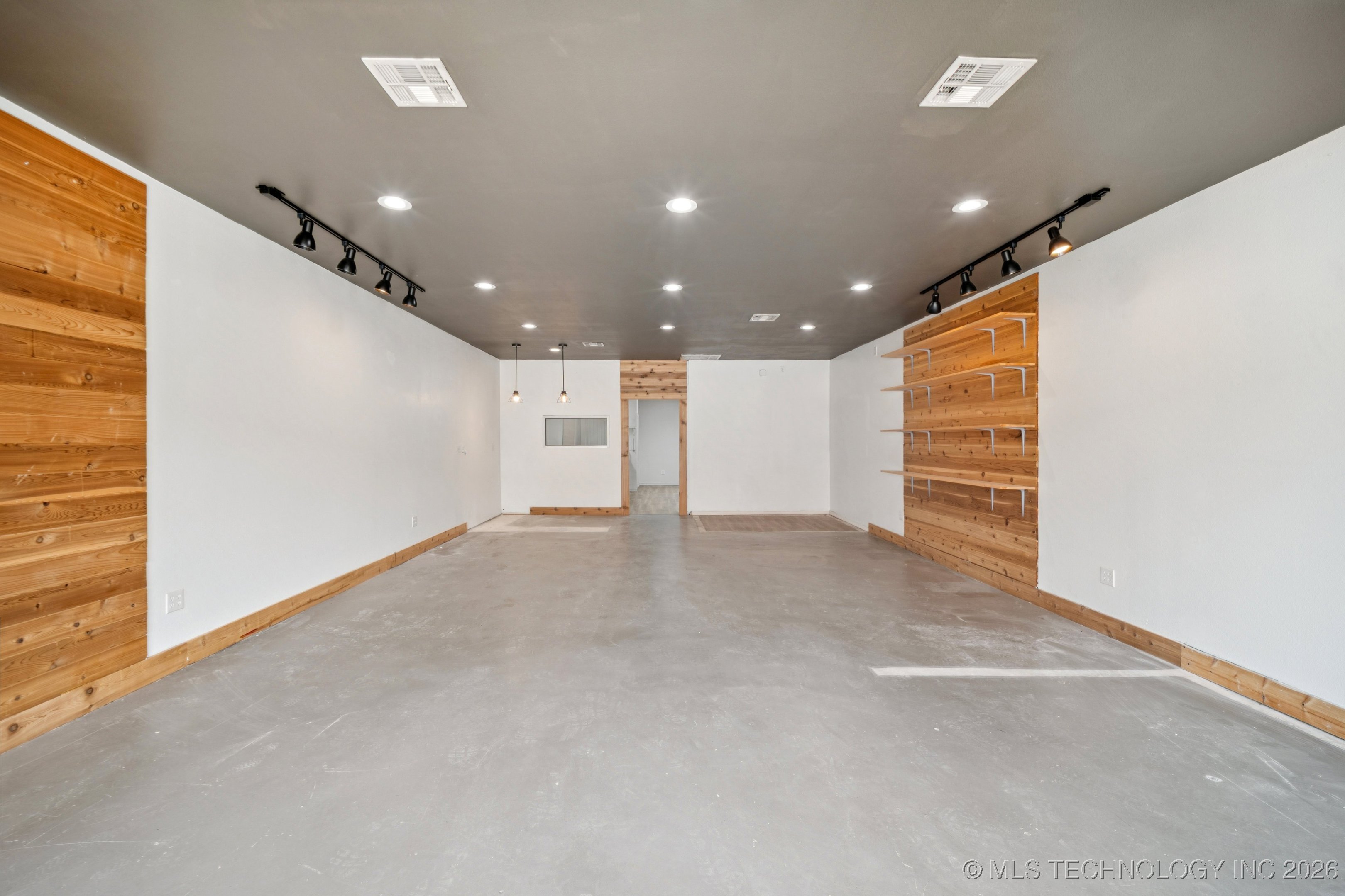 119 N Broadway Street Property Photo 11