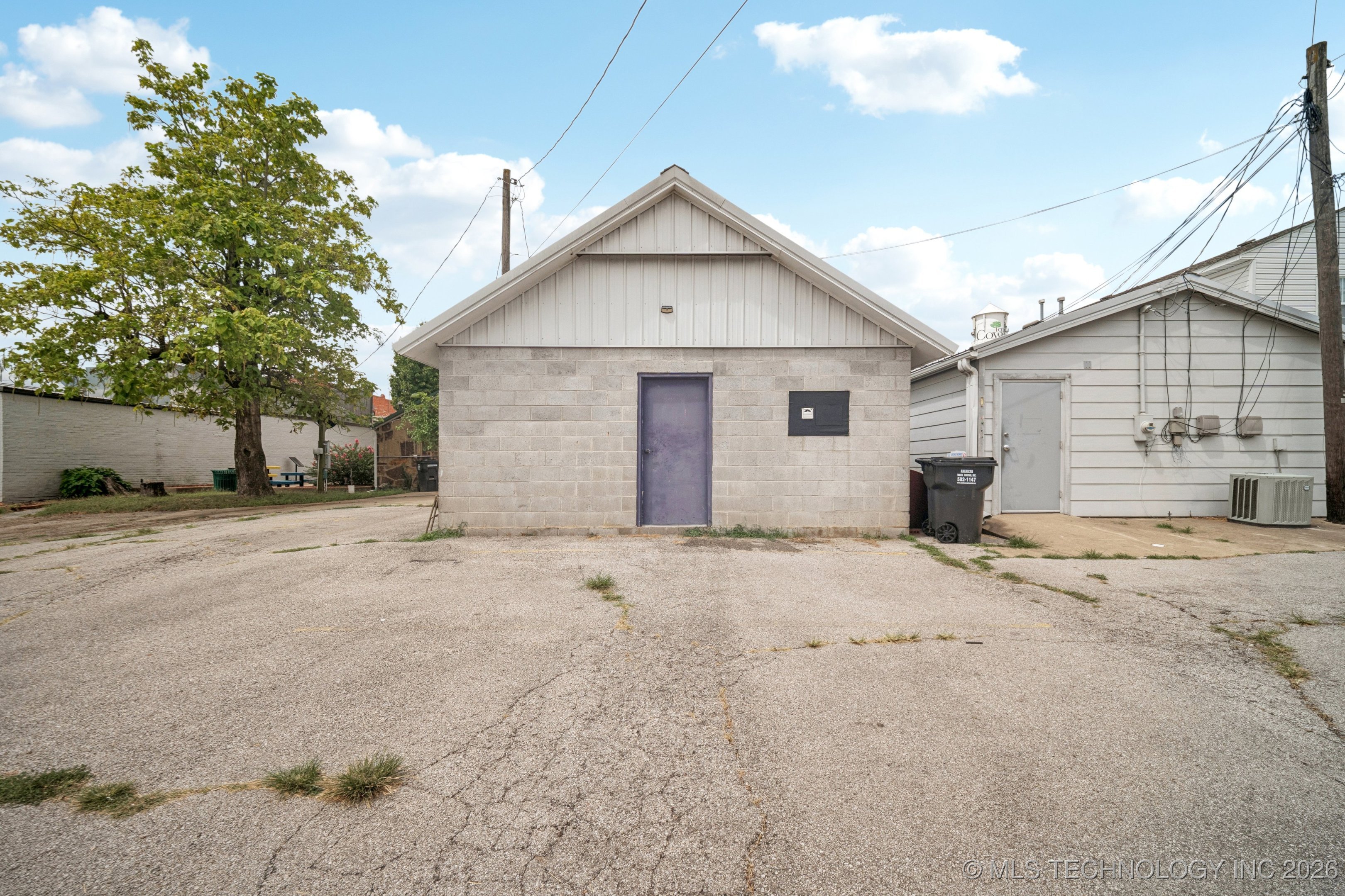 119 N Broadway Street Property Photo 23