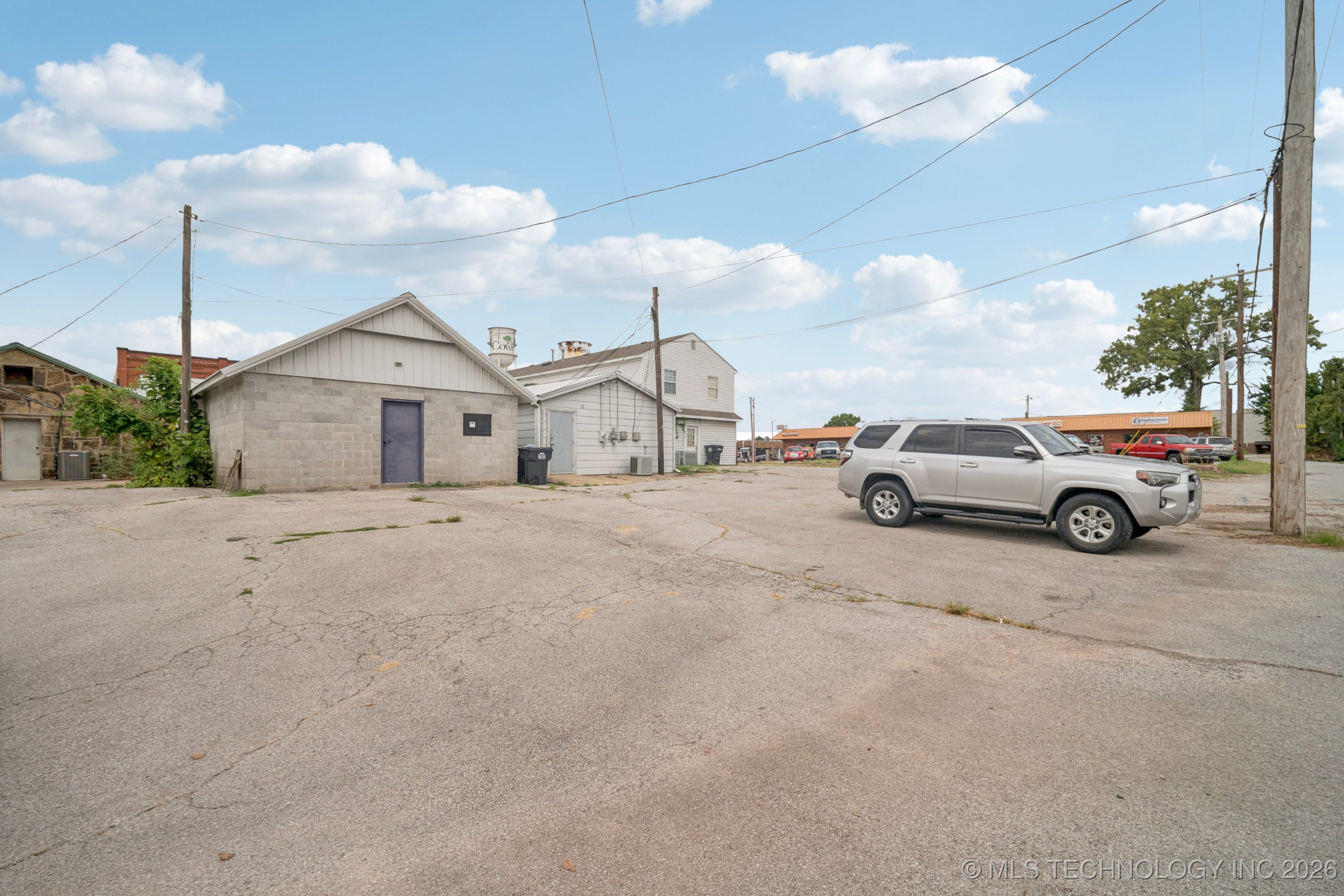 119 N Broadway Street Property Photo 24