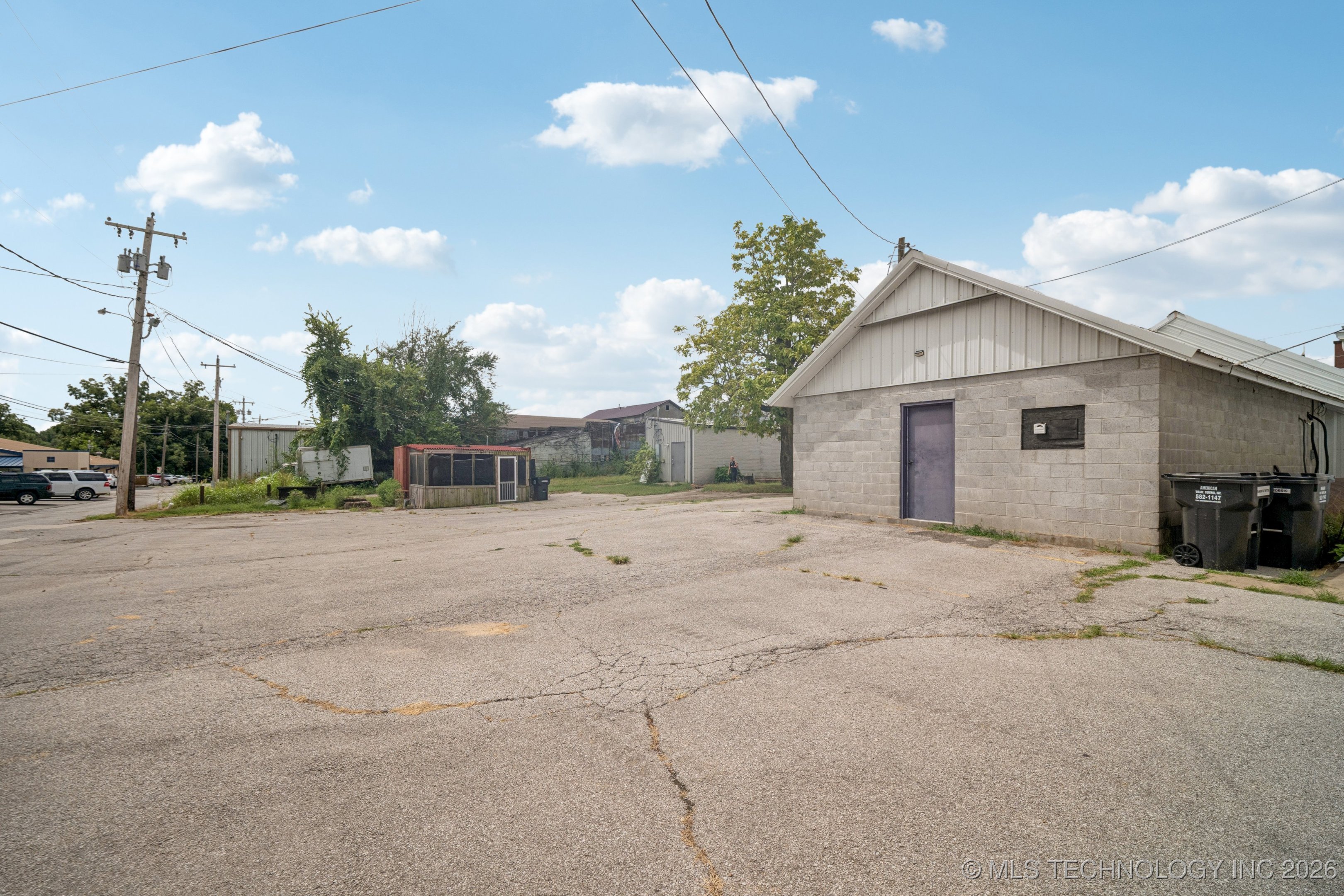 119 N Broadway Street Property Photo 25