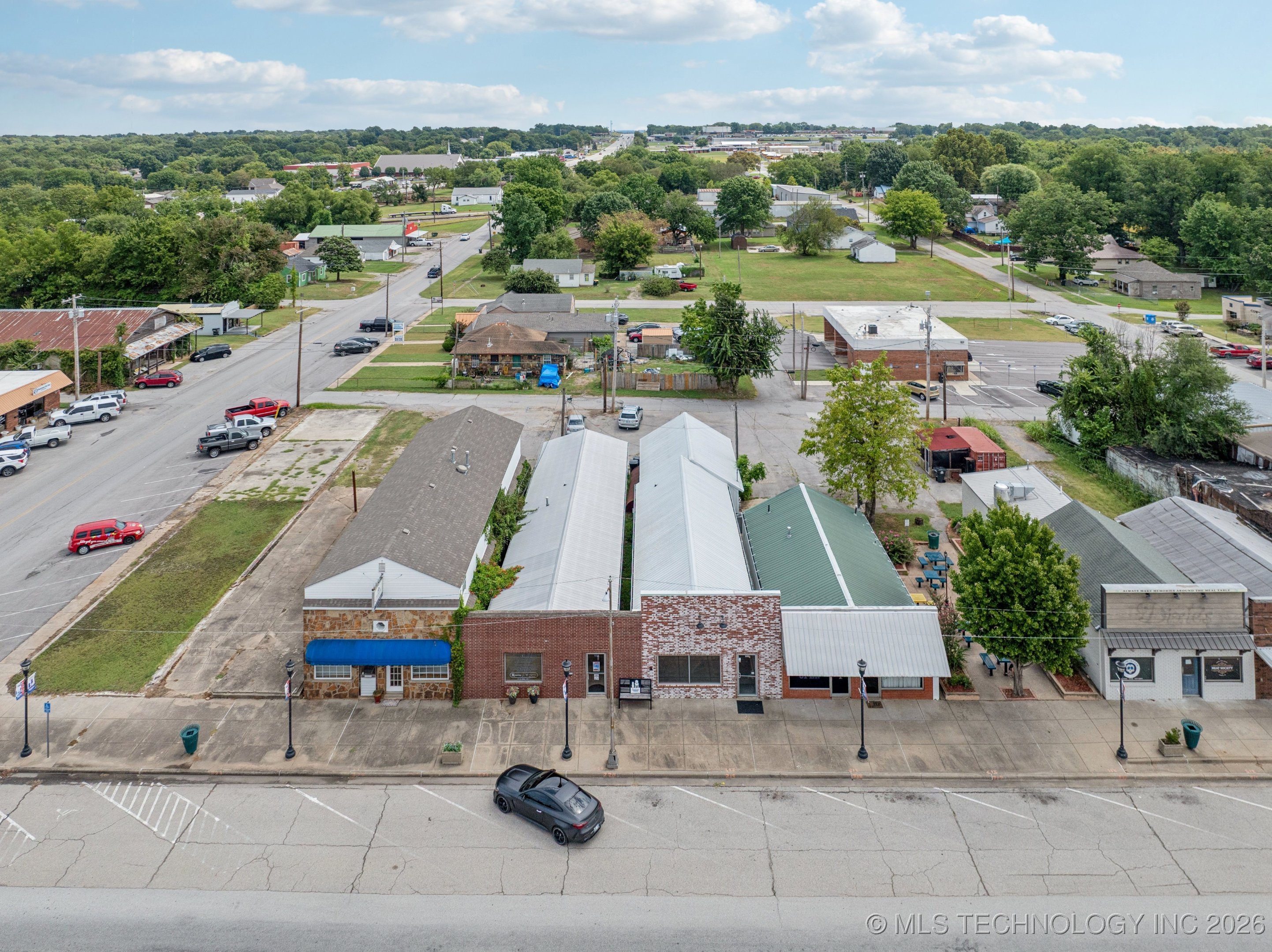 119 N Broadway Street Property Photo 26