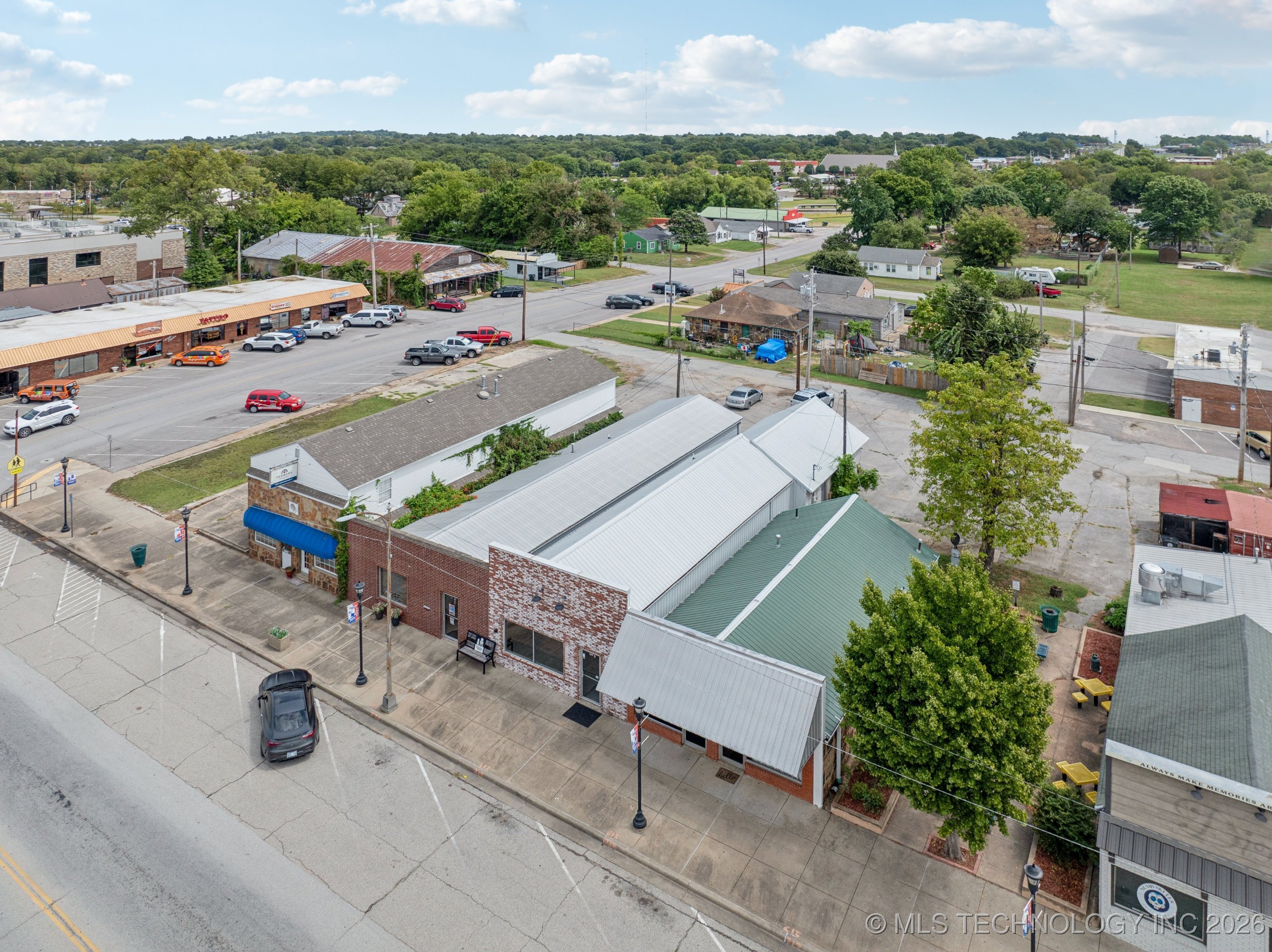 119 N Broadway Street Property Photo 27