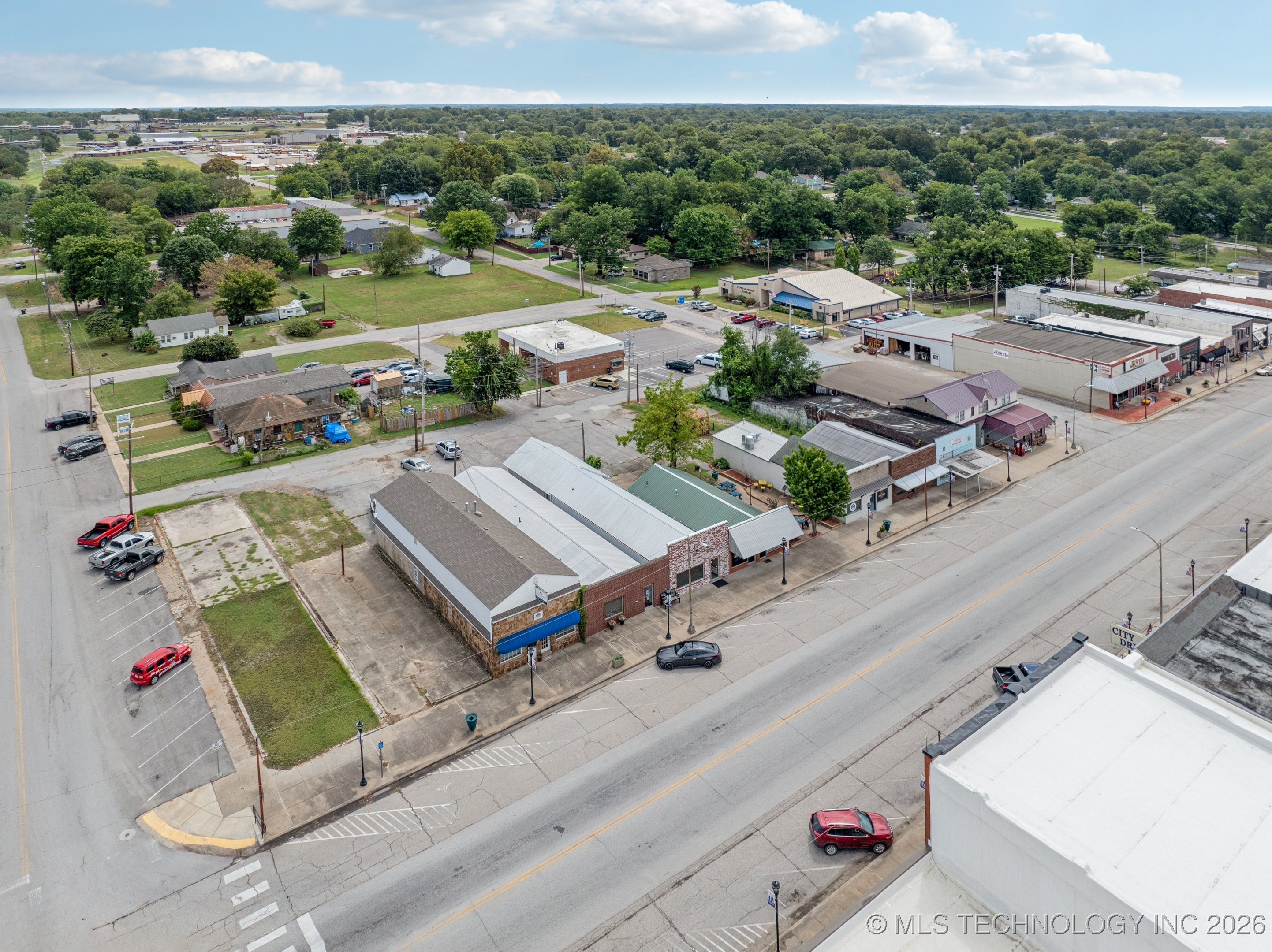 119 N Broadway Street Property Photo 28