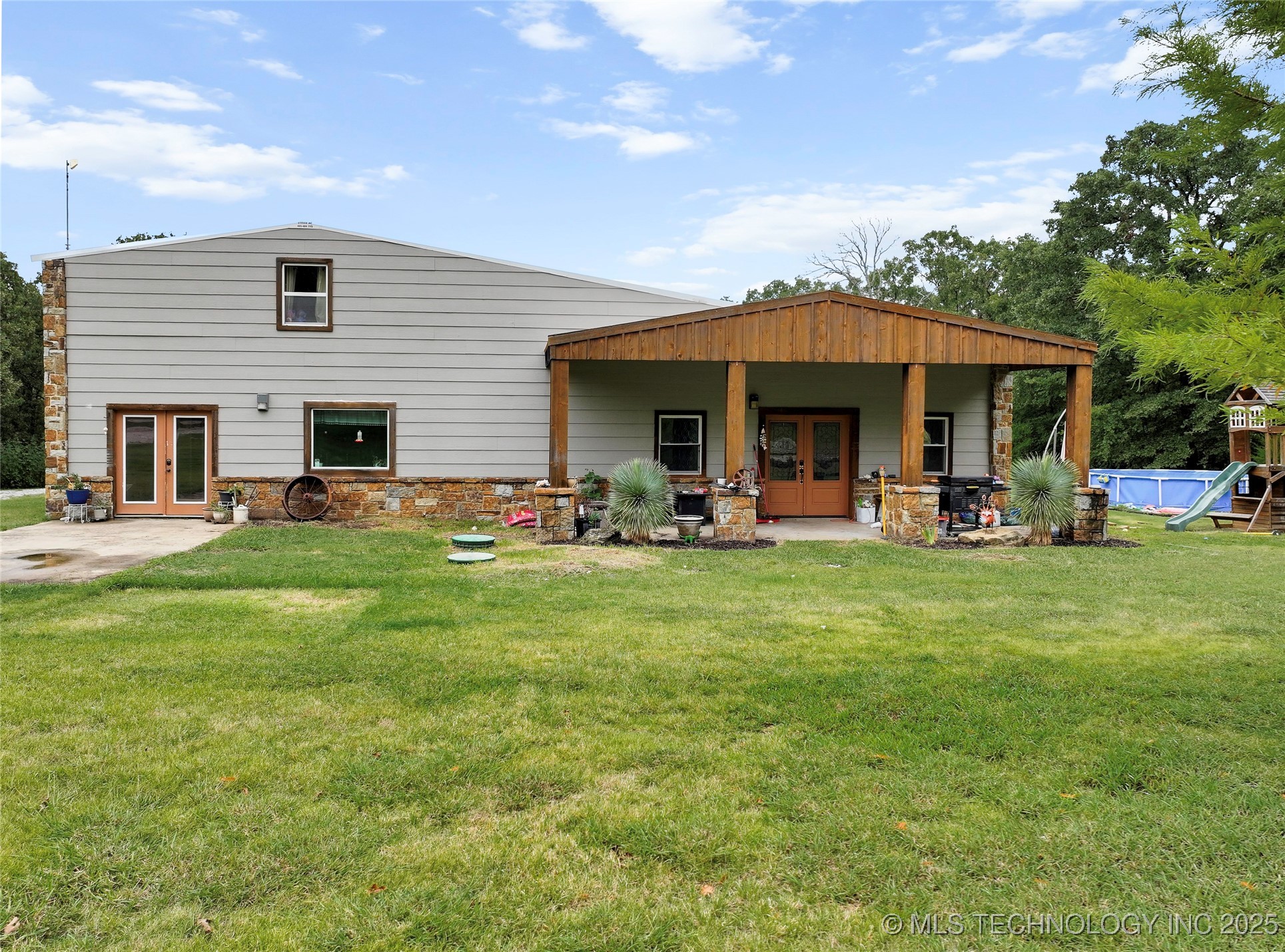 8726 State Highway 199 Property Photo 1