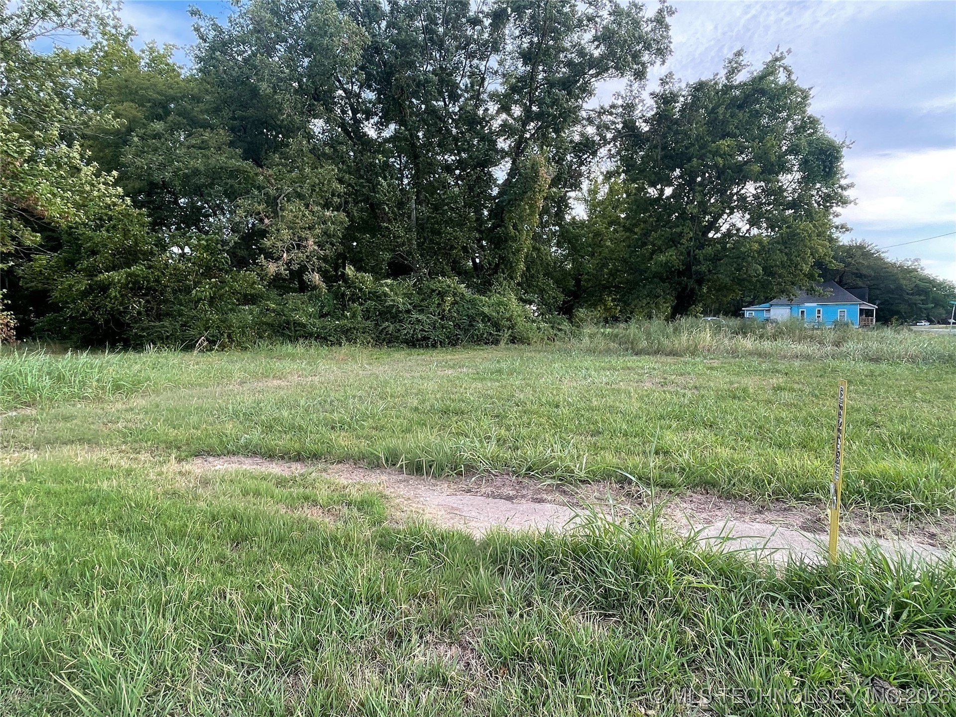 307 Fredonia Street Property Photo 5