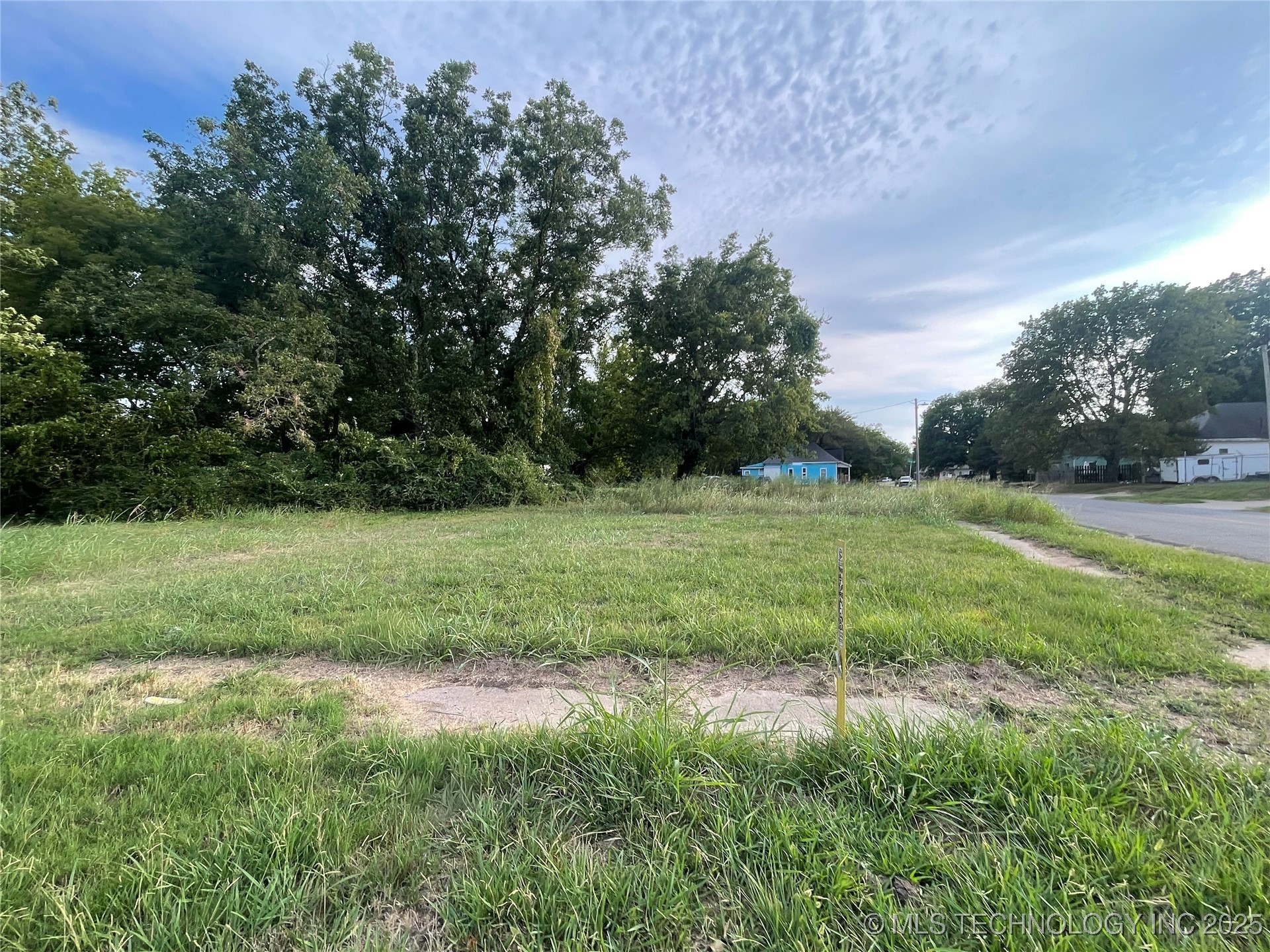 307 Fredonia Street Property Photo 6