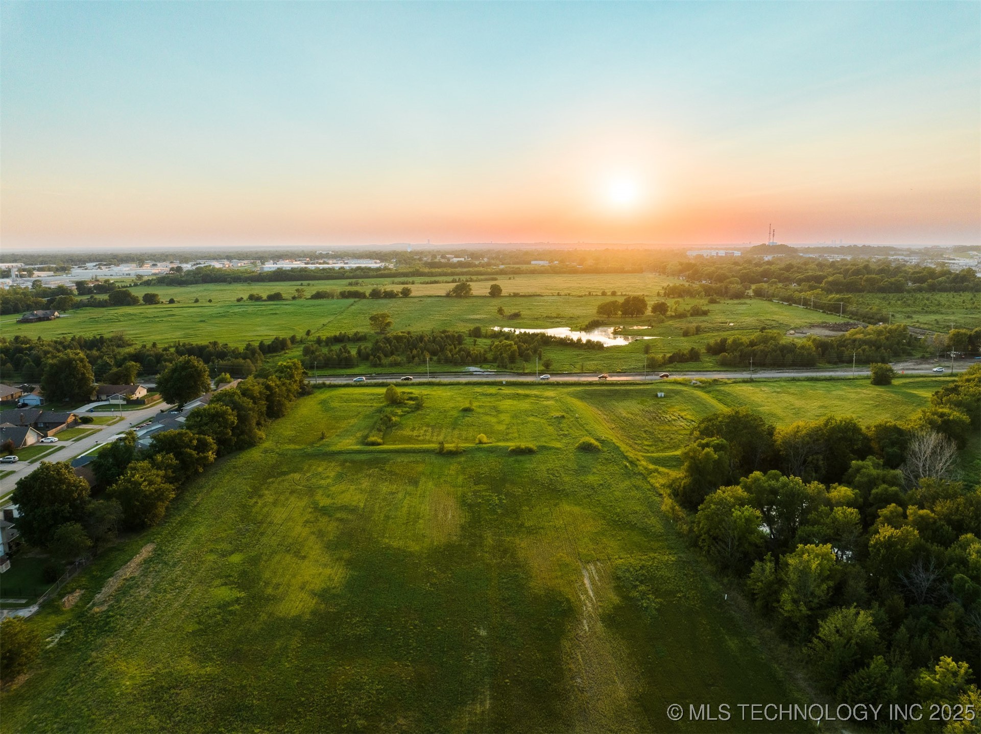 18 S 193rd Avenue Property Photo 2