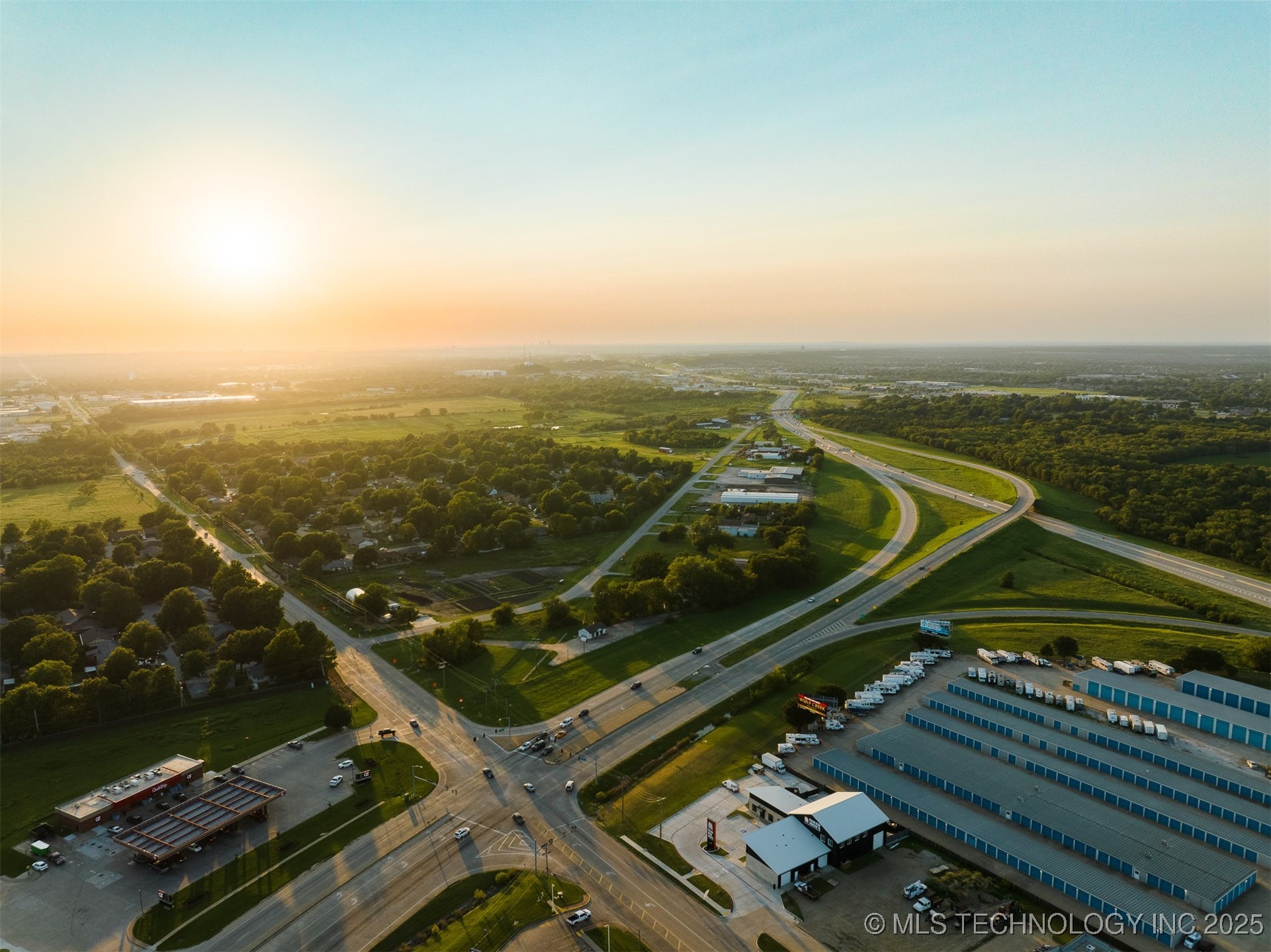 18 S 193rd Avenue Property Photo 3