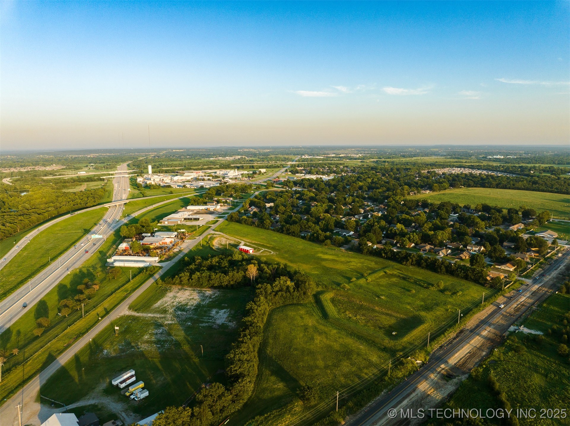 18 S 193rd Avenue Property Photo 4