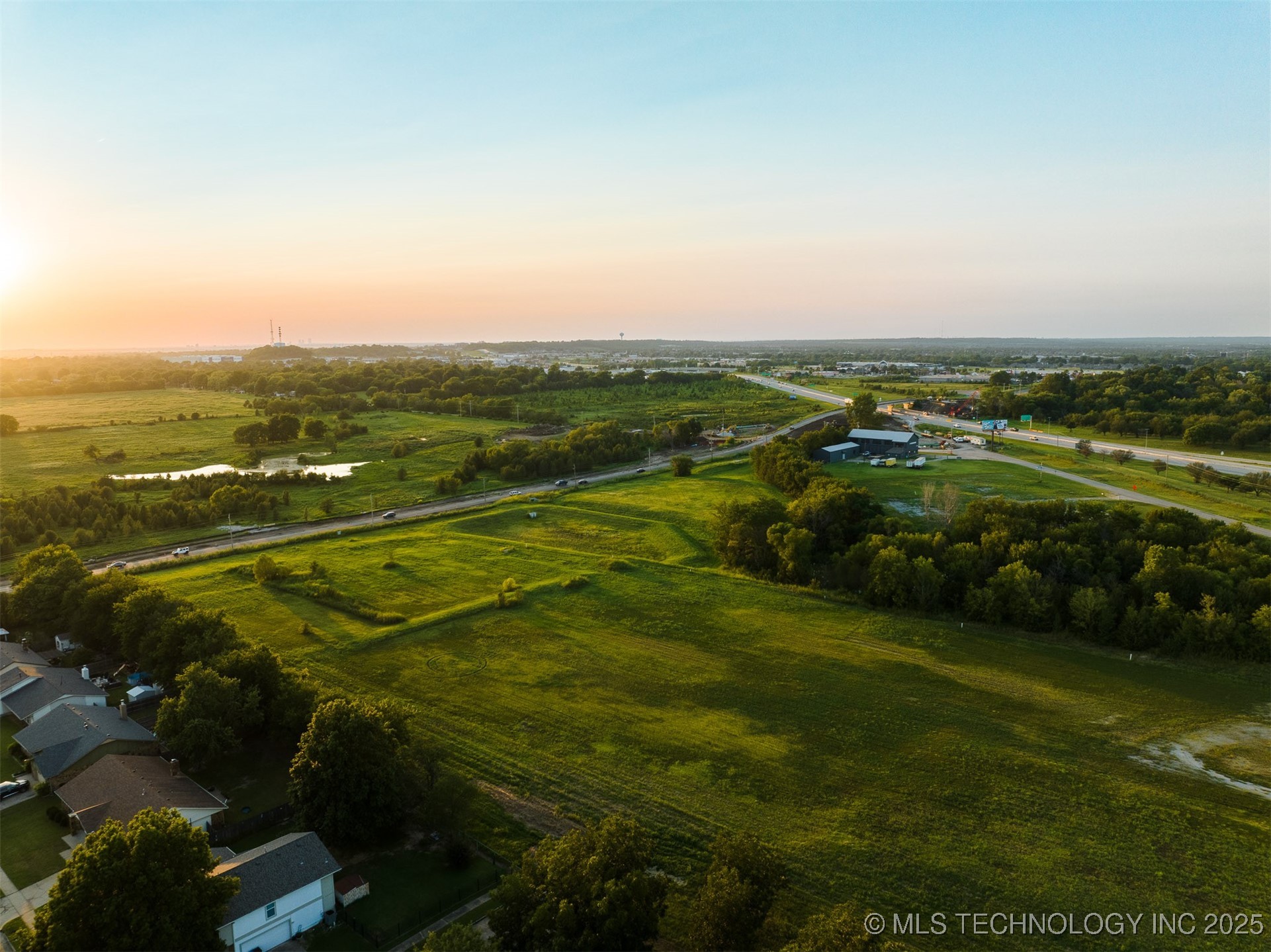 18 S 193rd Avenue Property Photo 6
