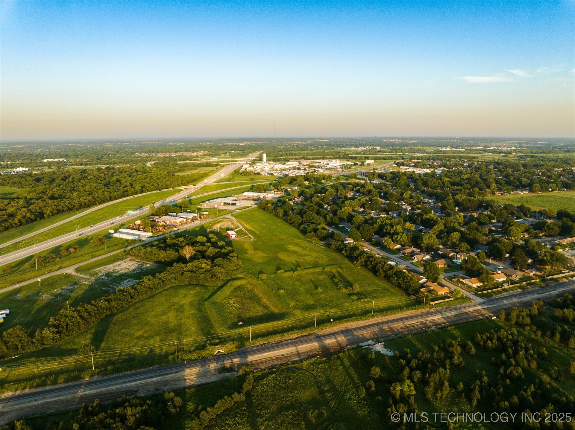 18 S 193rd Avenue Property Photo 7