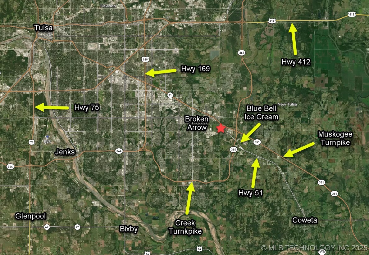 18 S 193rd Avenue Property Photo 8