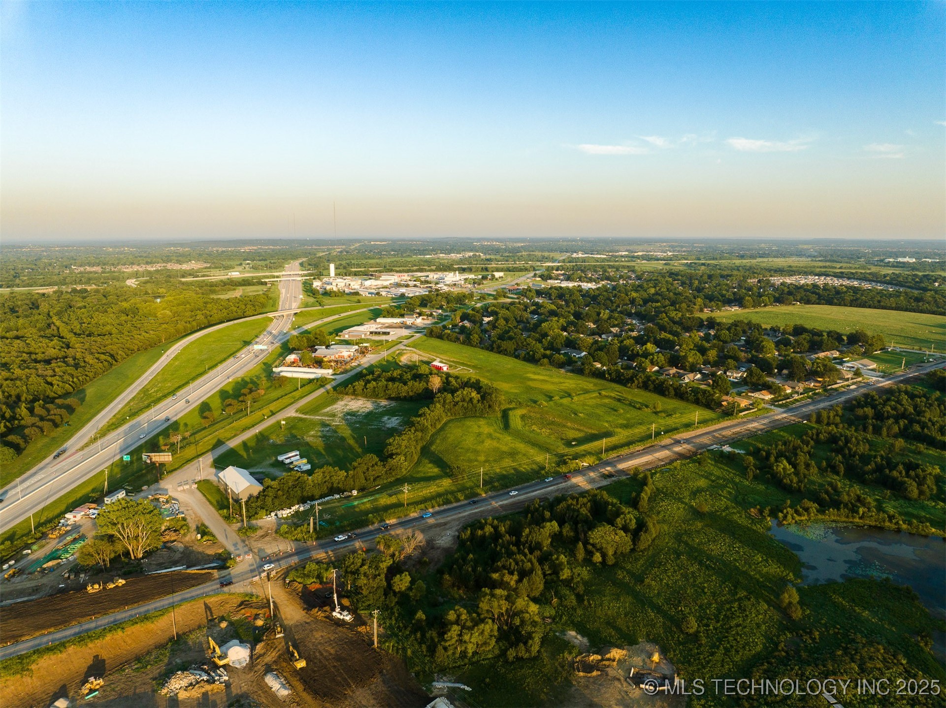 18 S 193rd Avenue Property Photo 9