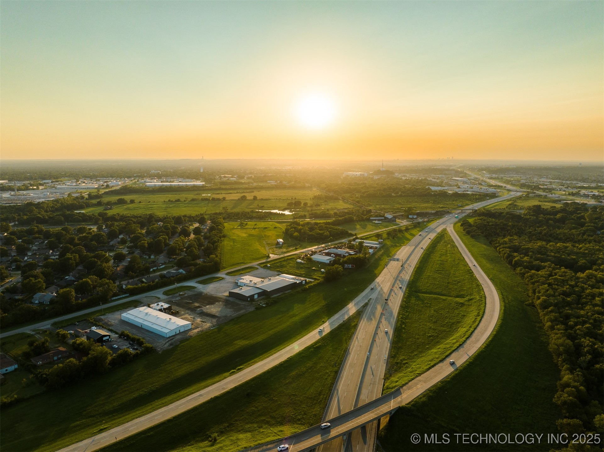 18 S 193rd Avenue Property Photo 10