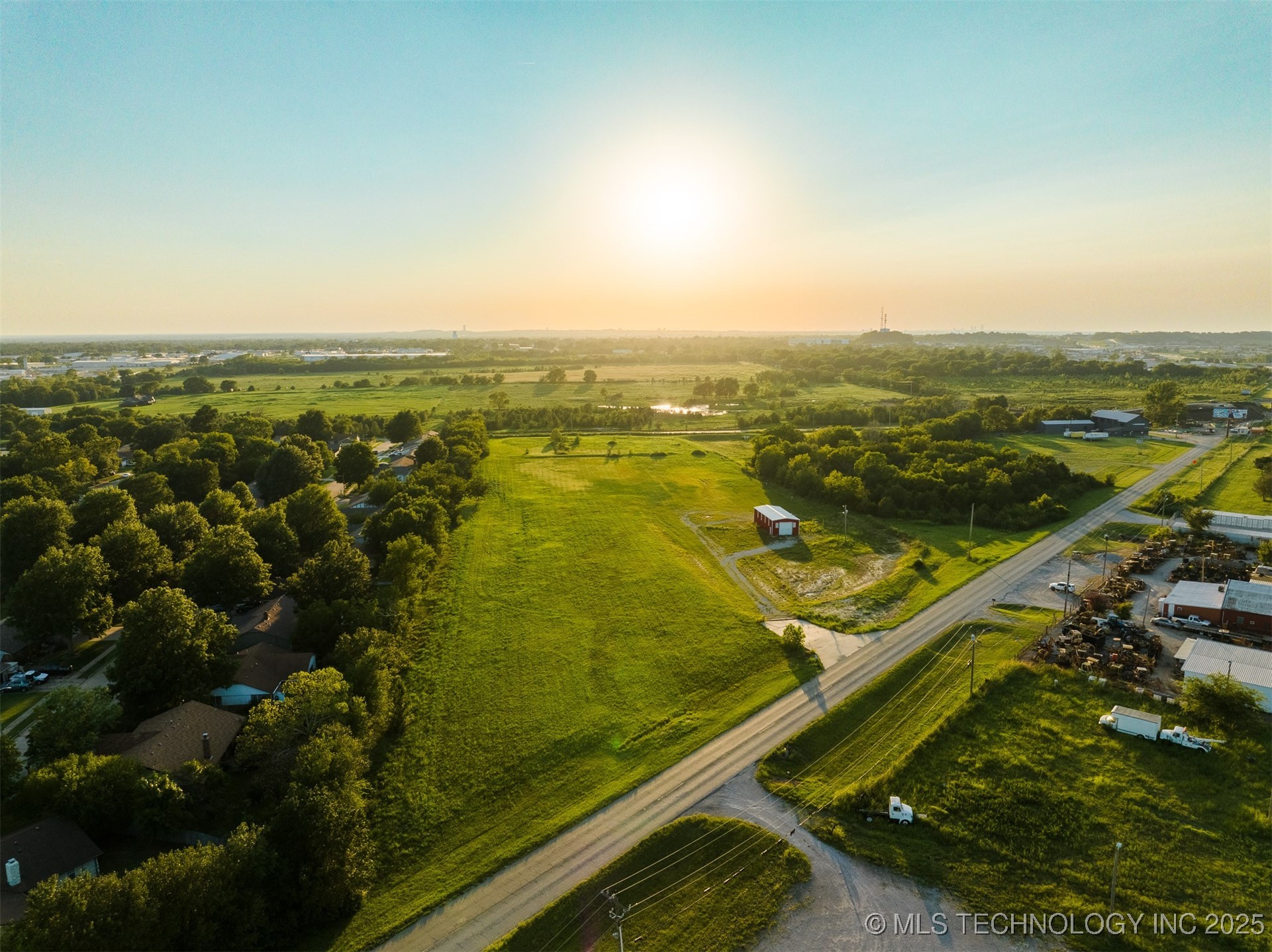 18 S 193rd Avenue Property Photo 11