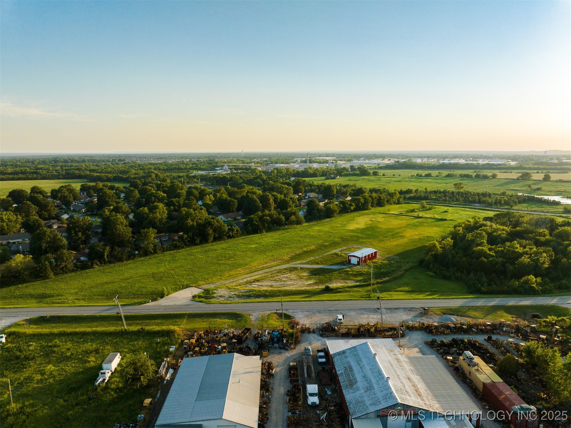 18 S 193rd Avenue Property Photo 12