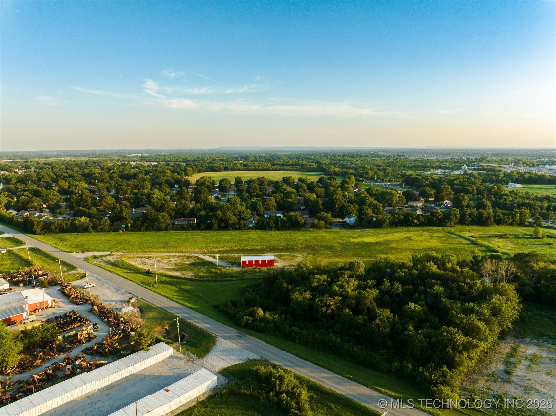 18 S 193rd Avenue Property Photo 13