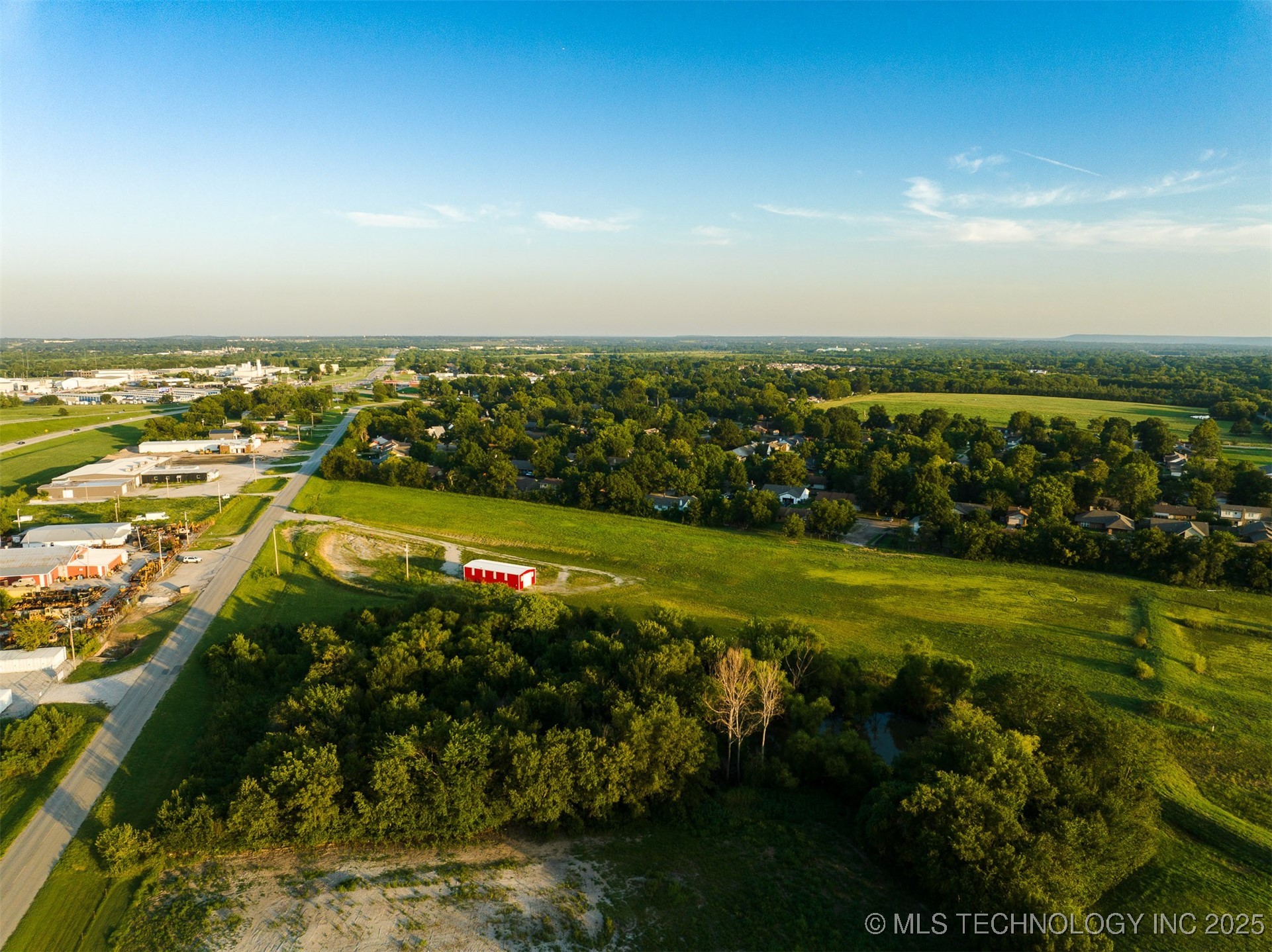 18 S 193rd Avenue Property Photo 14