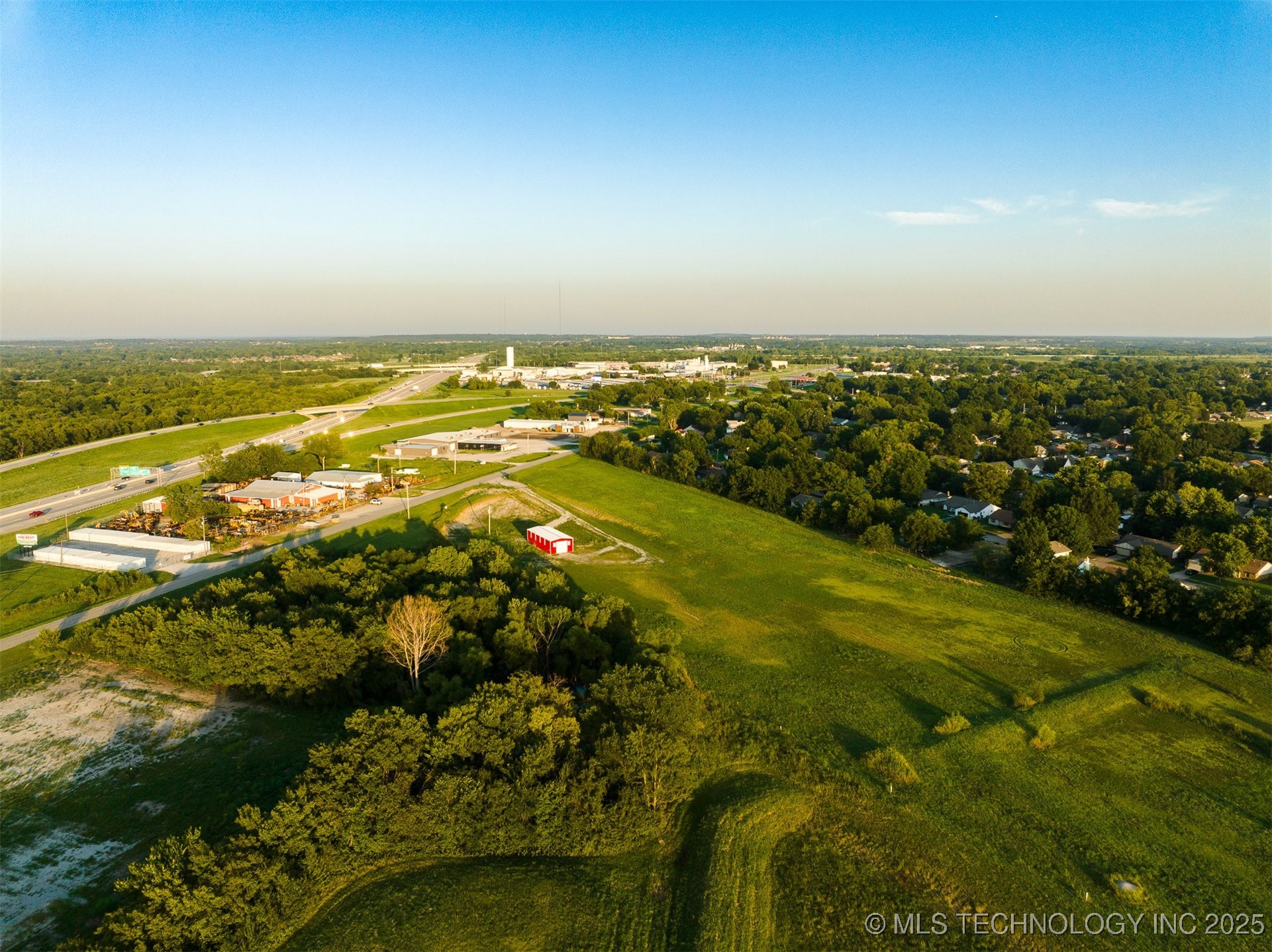 18 S 193rd Avenue Property Photo 15