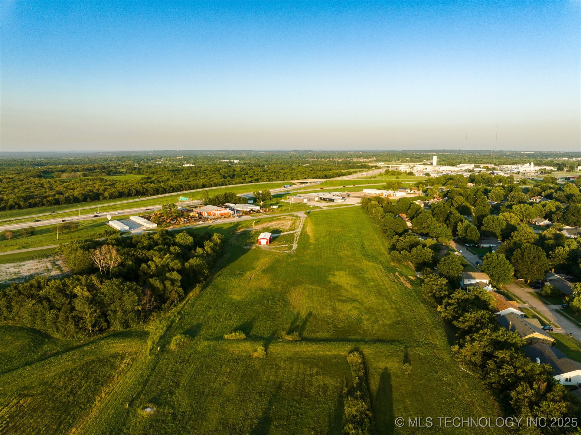 18 S 193rd Avenue Property Photo 16