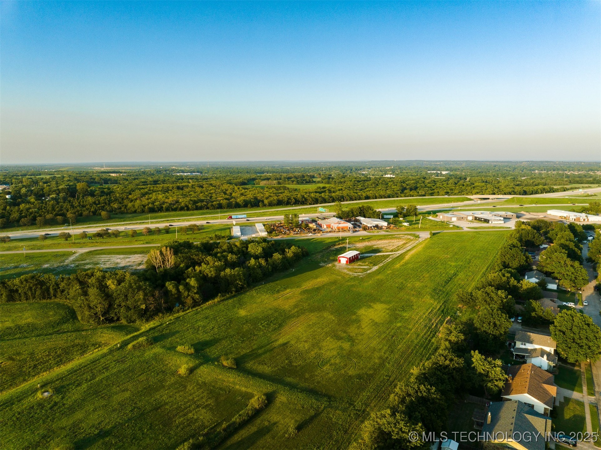 18 S 193rd Avenue Property Photo 17