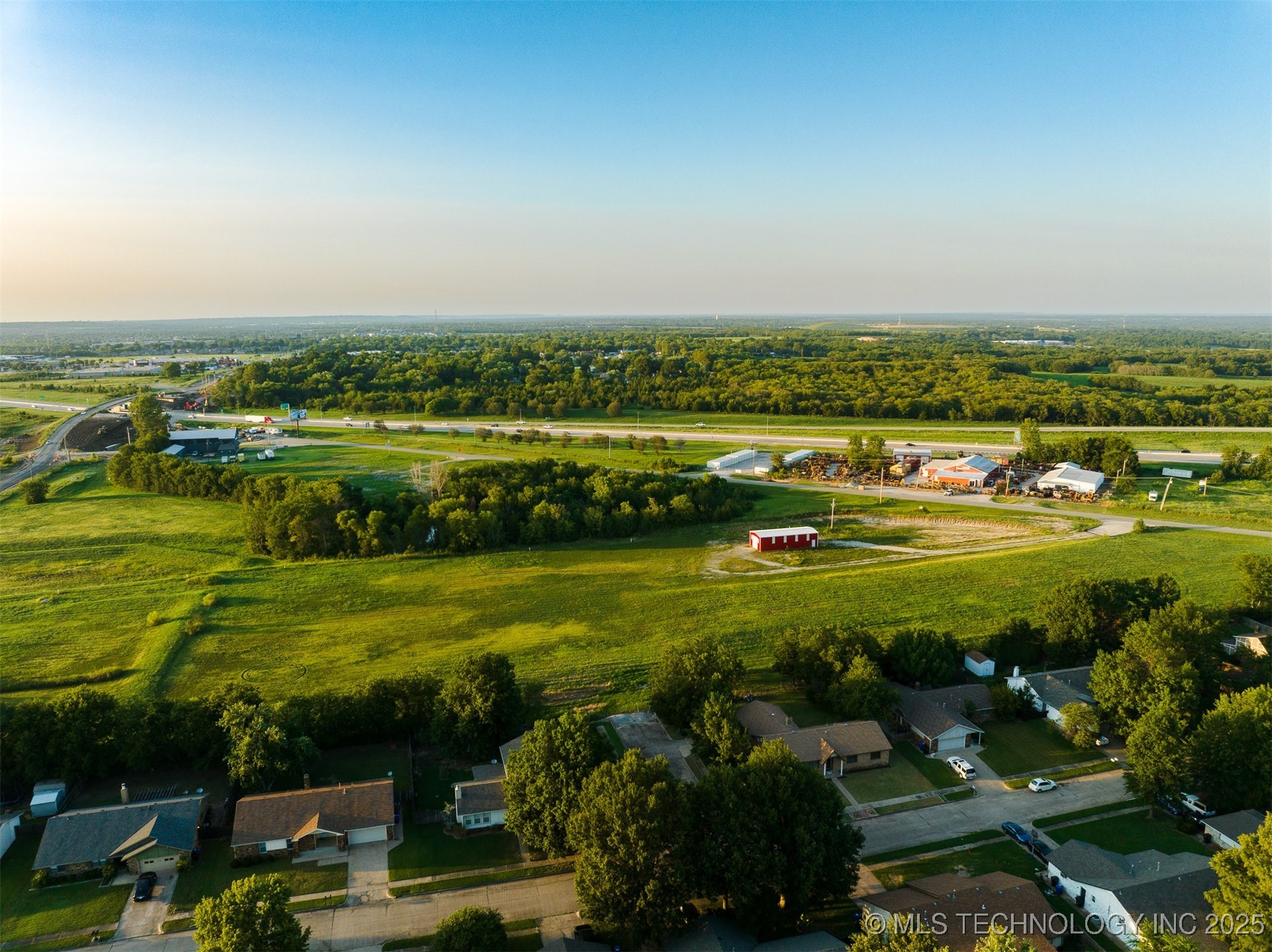 18 S 193rd Avenue Property Photo 18