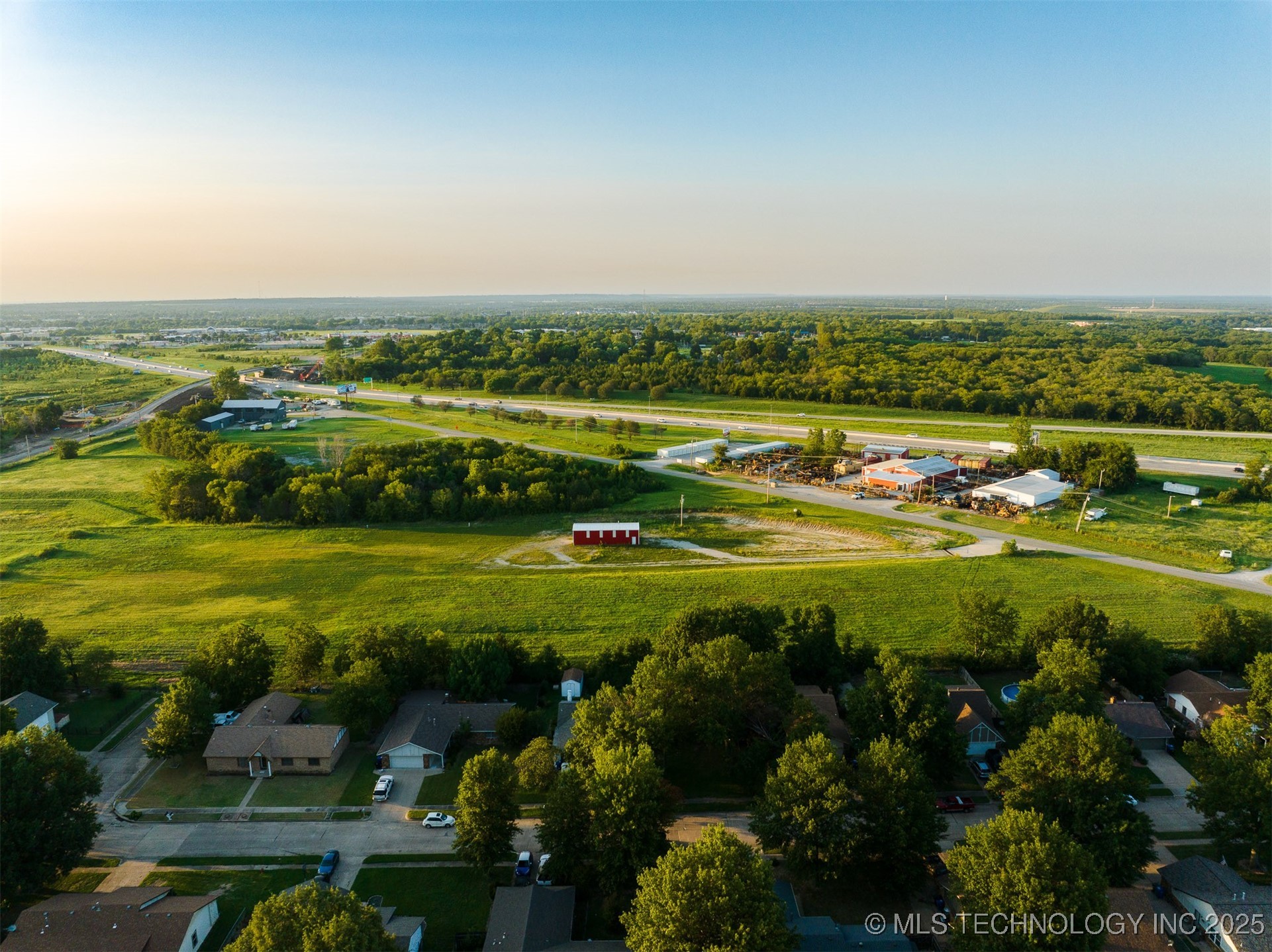 18 S 193rd Avenue Property Photo 19