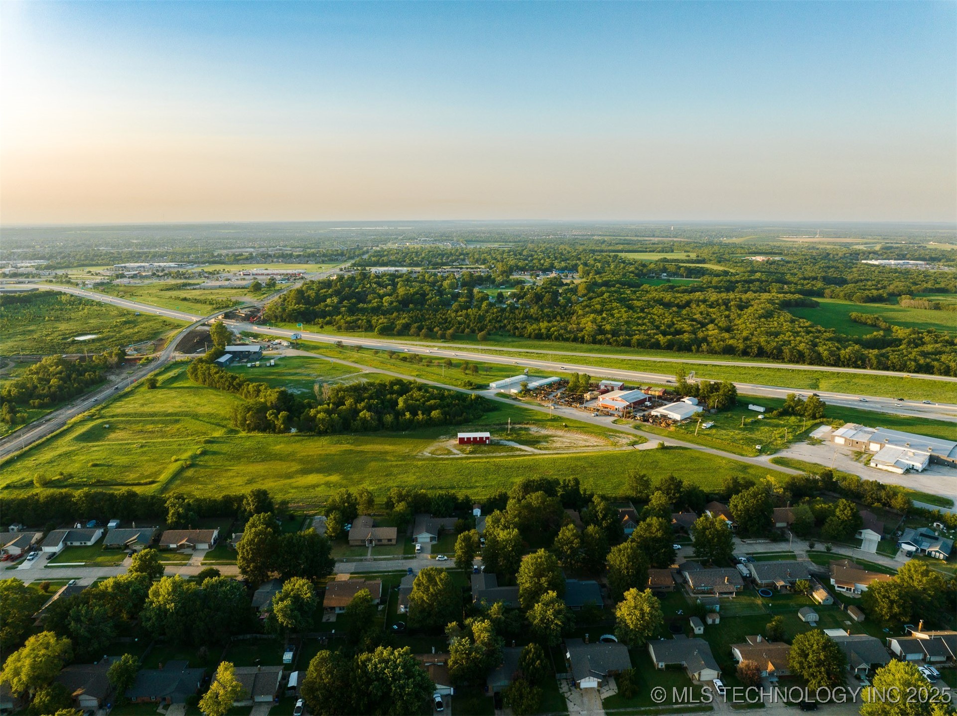 18 S 193rd Avenue Property Photo 20