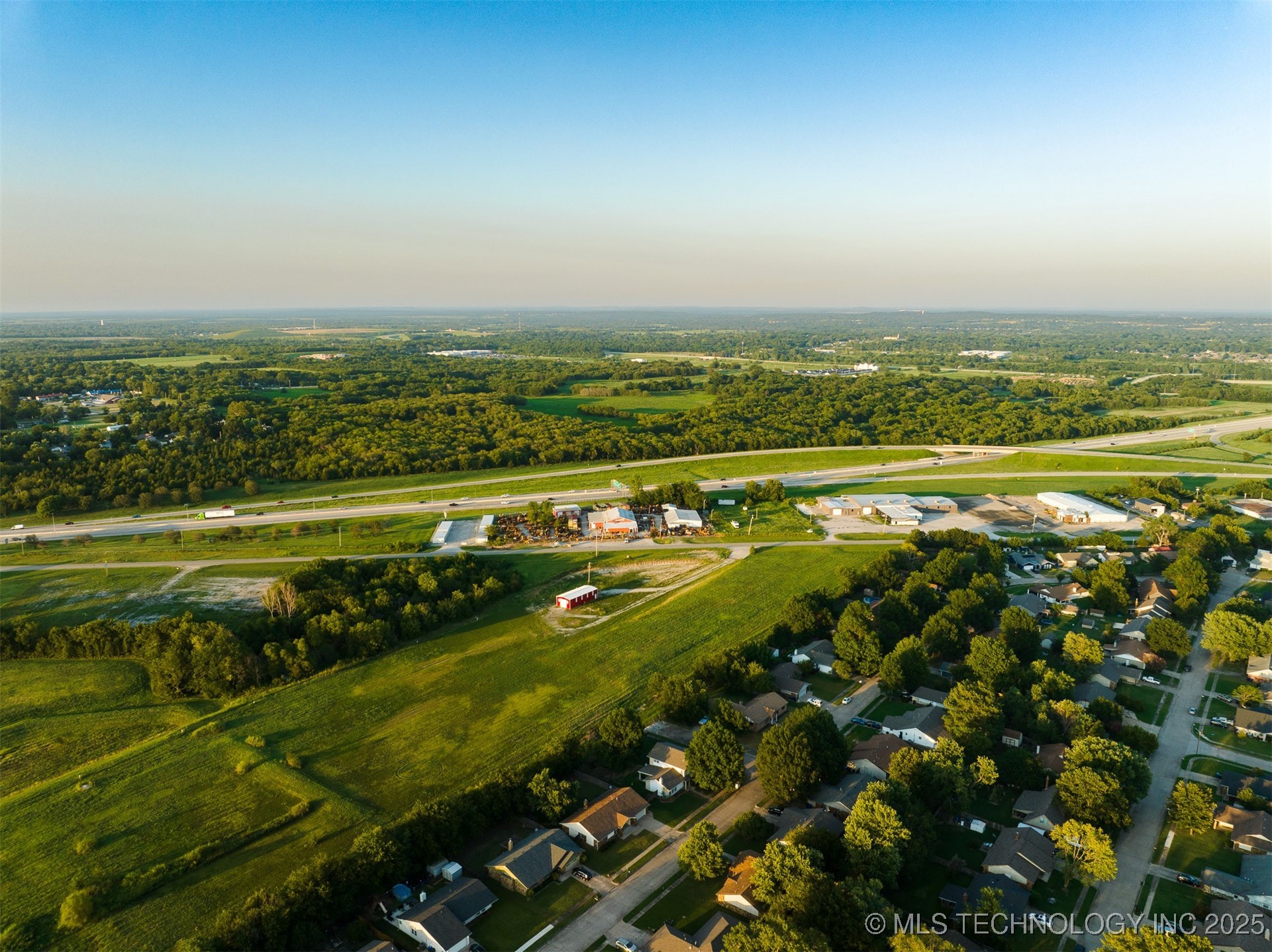 18 S 193rd Avenue Property Photo 21