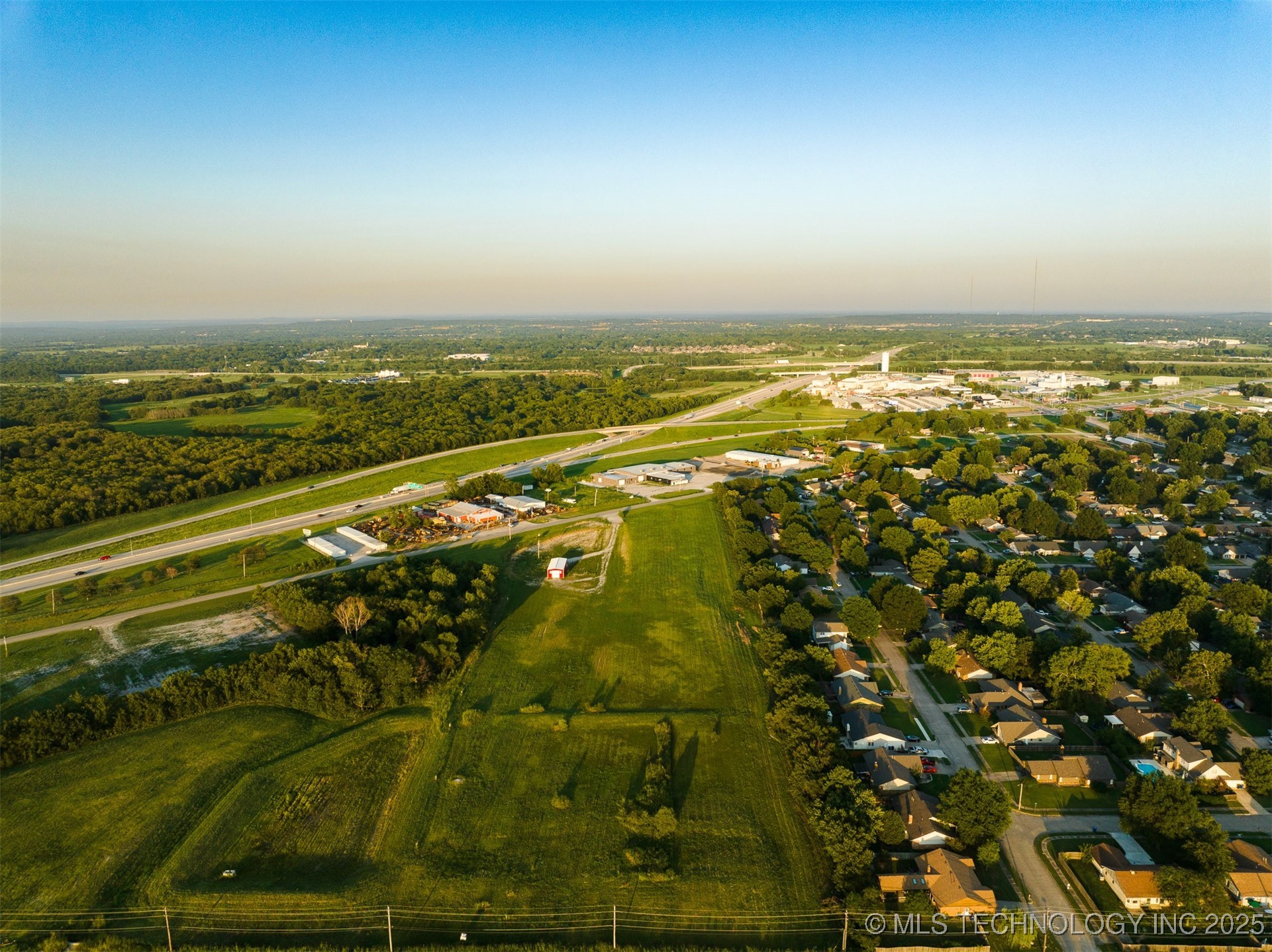 18 S 193rd Avenue Property Photo 22